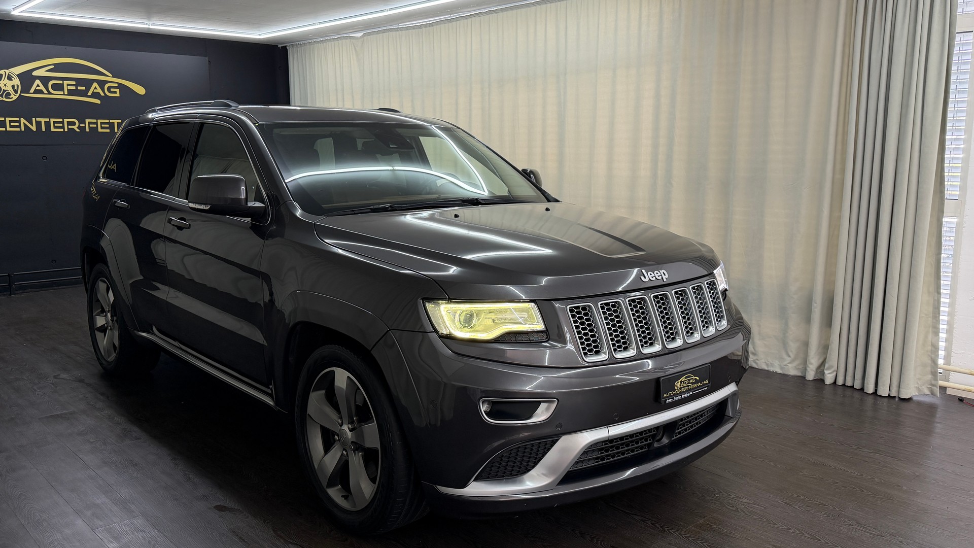 JEEP Grand Cherokee 3.0 CRD Summit Automatic-showroom-element-2