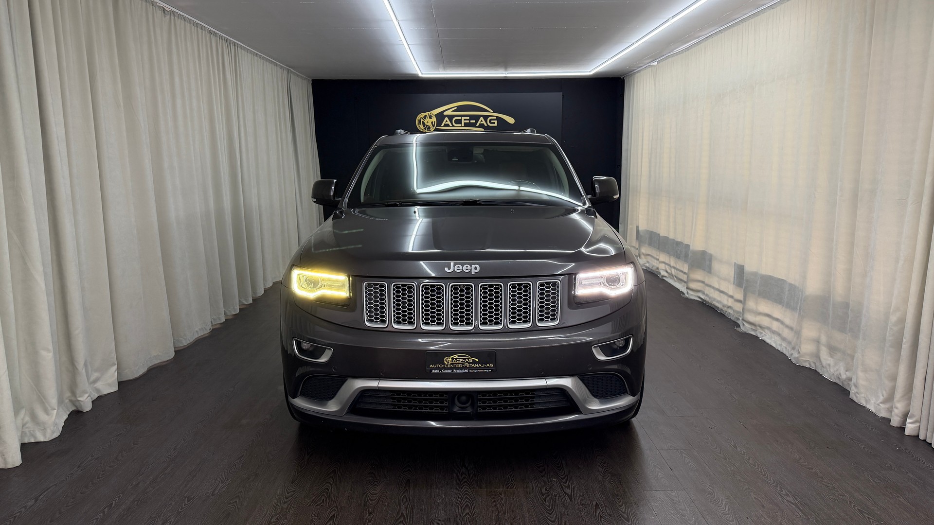JEEP Grand Cherokee 3.0 CRD Summit Automatic-showroom-element-1
