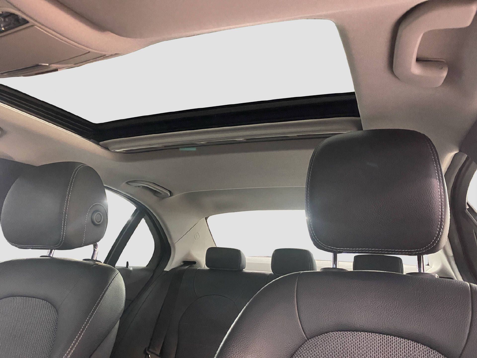 MERCEDES-BENZ C 220 d AMG Line-image-11