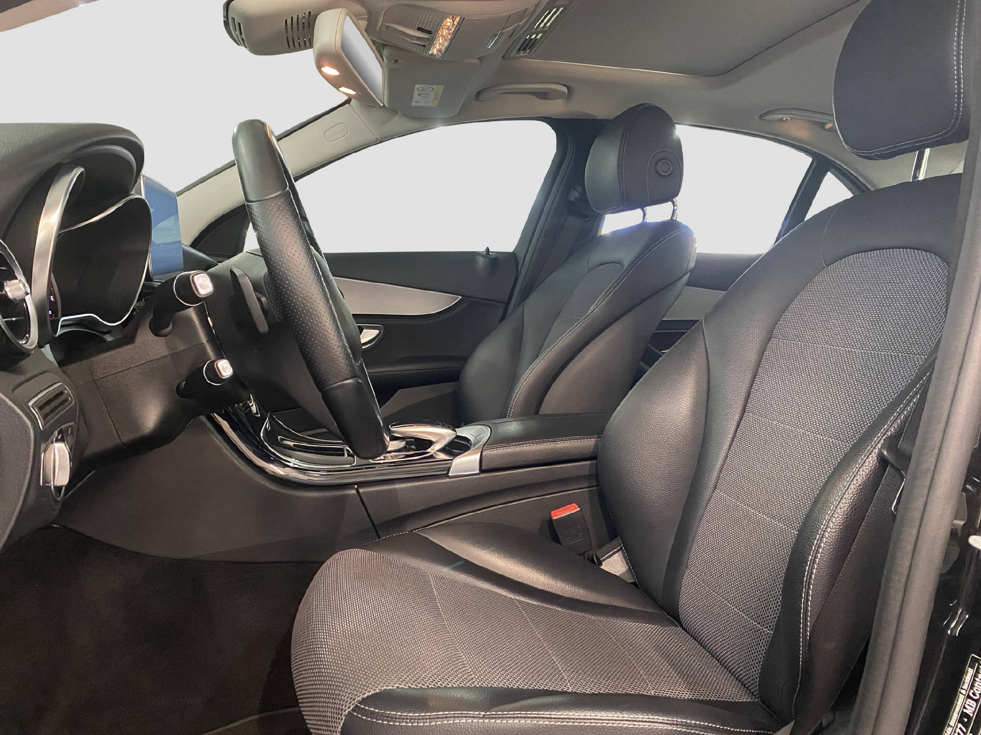 MERCEDES-BENZ C 220 d AMG Line-image-6
