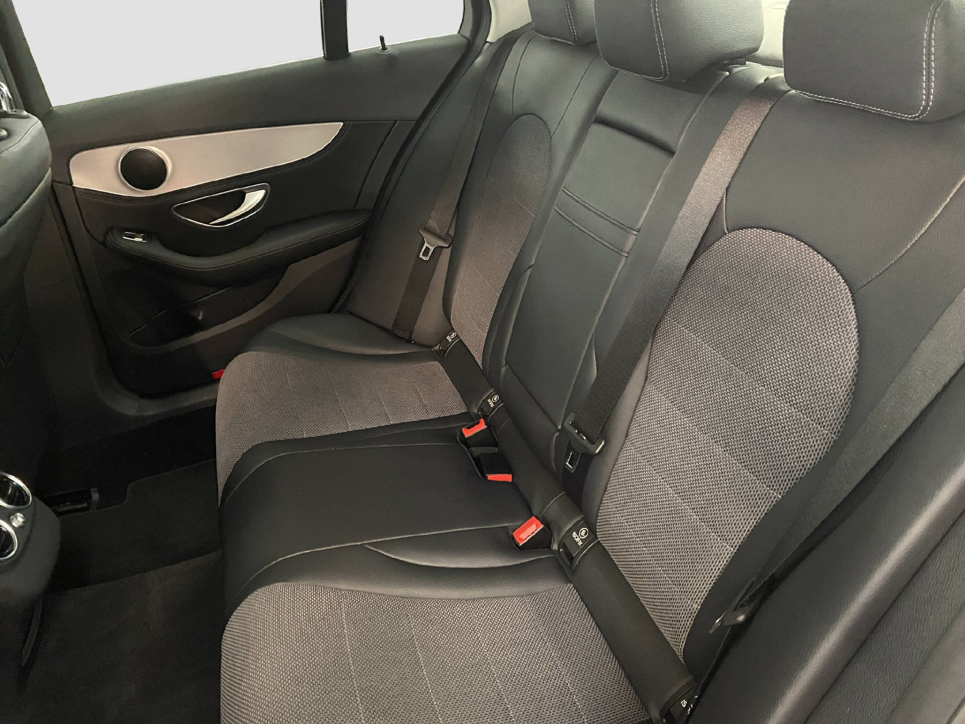 MERCEDES-BENZ C 220 d AMG Line-image-13