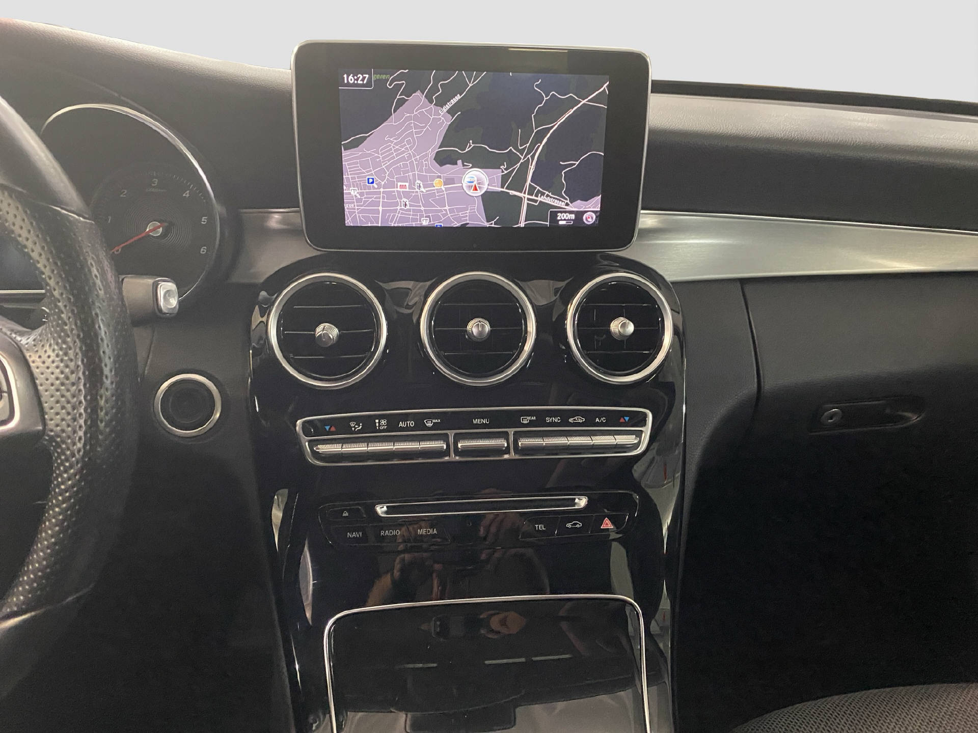 MERCEDES-BENZ C 220 d AMG Line-image-10