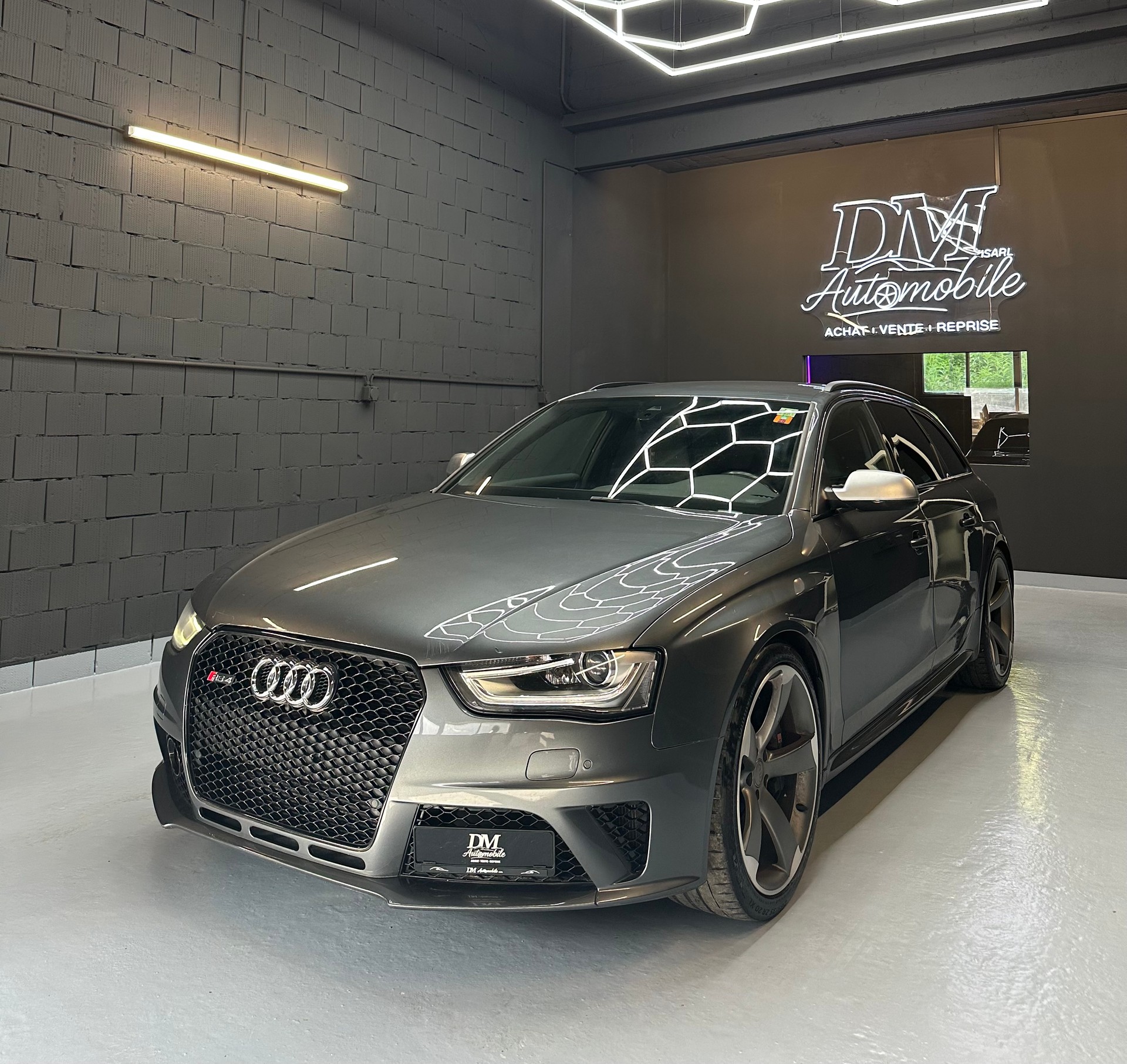 AUDI RS4 Avant 4.2 FSI V8 // CH🇨🇠// Leasing dès 286.- //Sièges baquets-Schalensitze // 1er main-1 Hand // Garantie-image-1