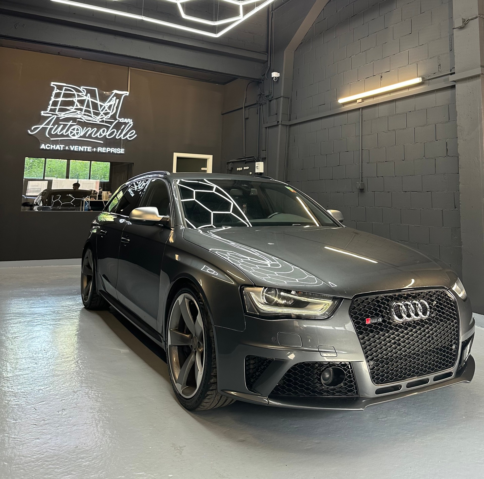 AUDI RS4 Avant 4.2 FSI V8 // CH🇨🇠// Leasing dès 286.- //Sièges baquets-Schalensitze // 1er main-1 Hand // Garantie-image-3