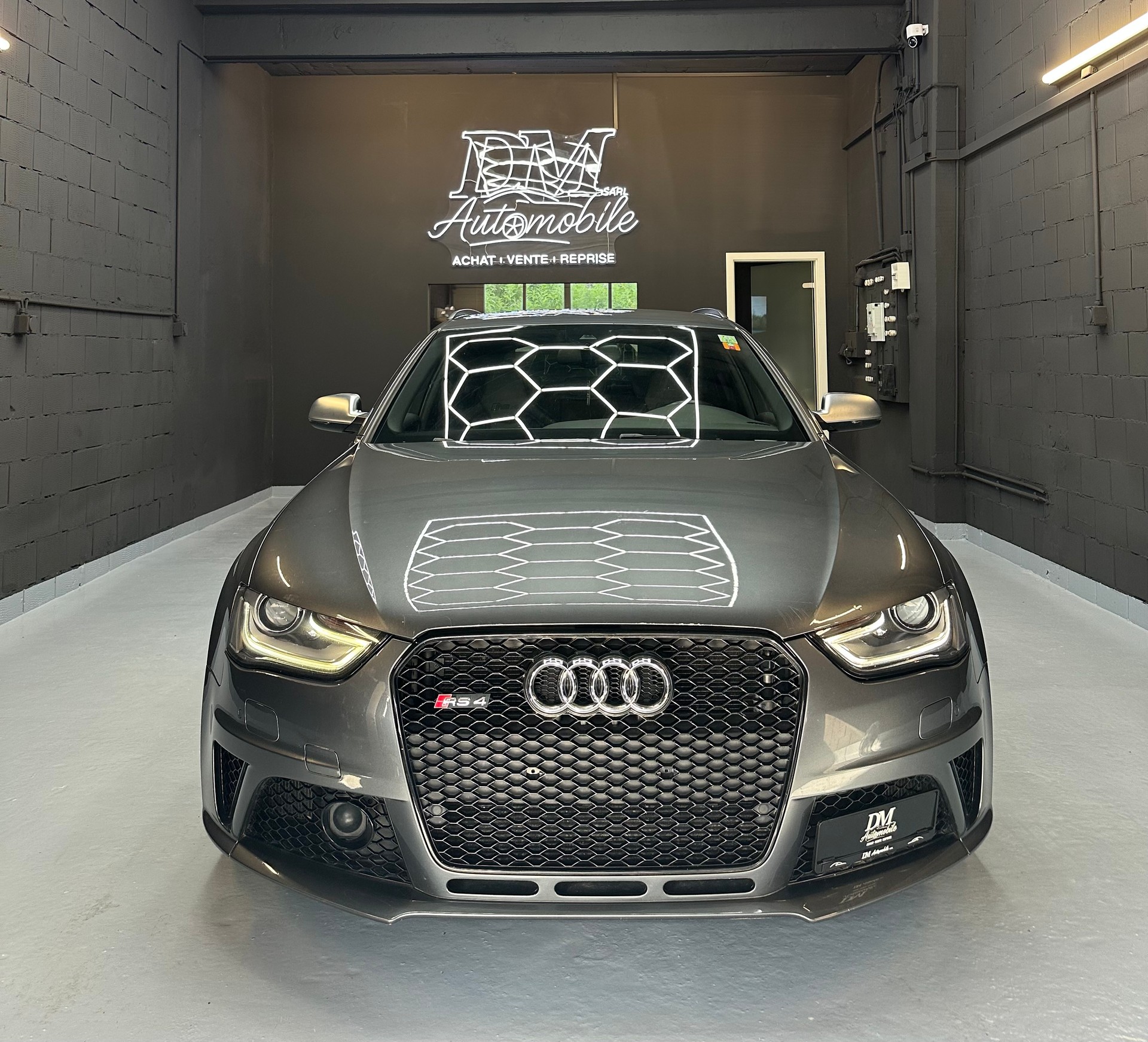 AUDI RS4 Avant 4.2 FSI V8 // CH🇨🇠// Leasing dès 286.- //Sièges baquets-Schalensitze // 1er main-1 Hand // Garantie-image-0
