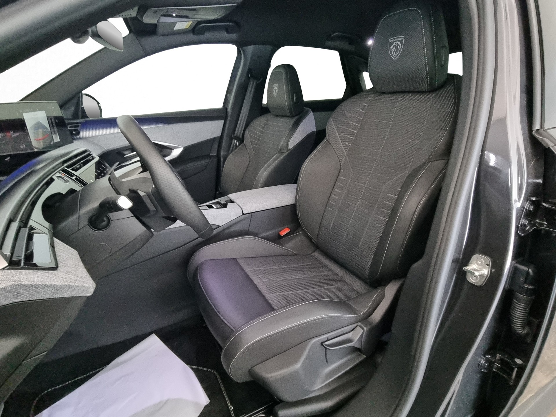 PEUGEOT 3008 145 Hybrid GT Automat Anhängekupplung-image-5