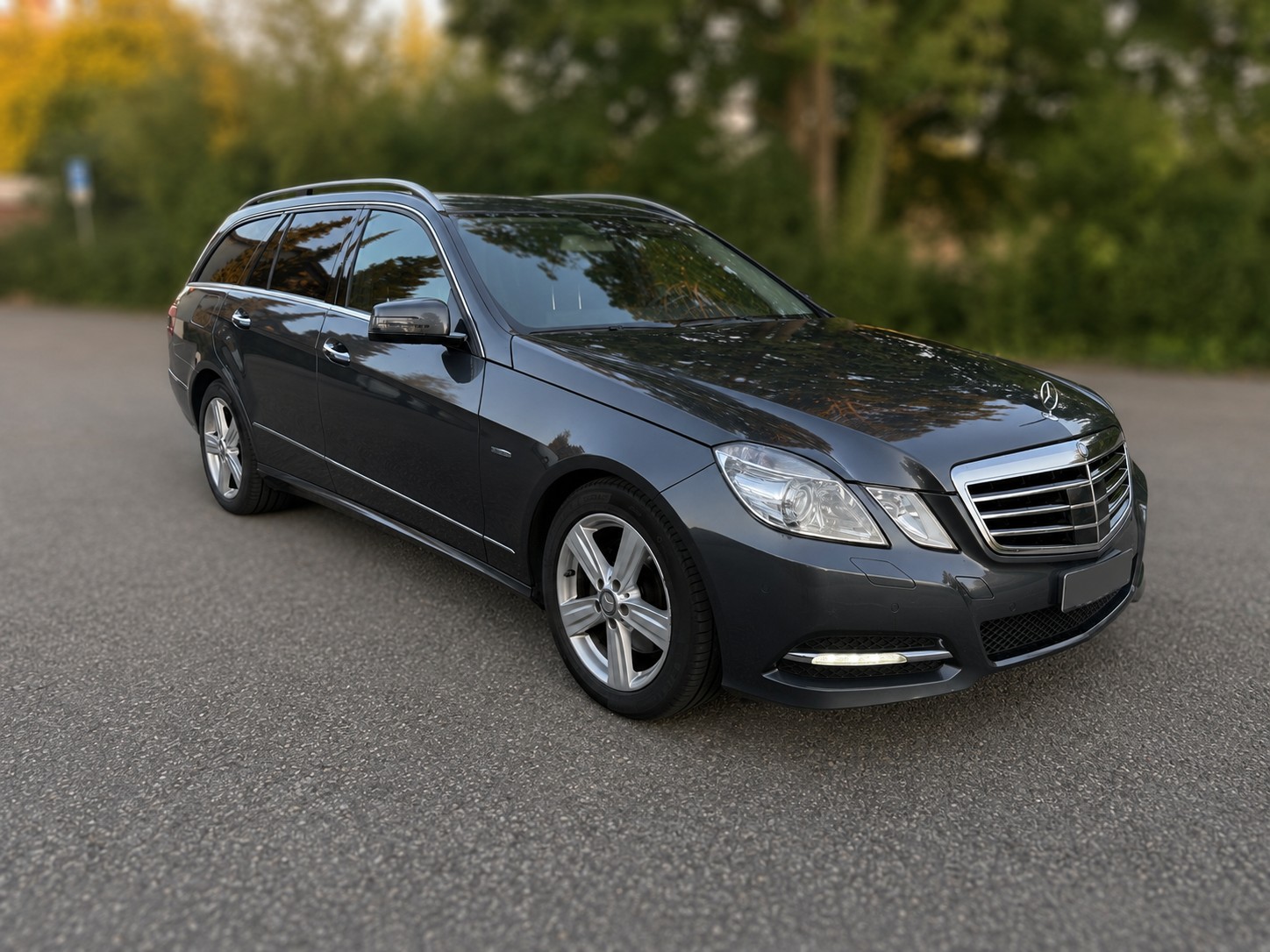 MERCEDES-BENZ E 350 V6 BlueEF Avantg. 4matic-image-0