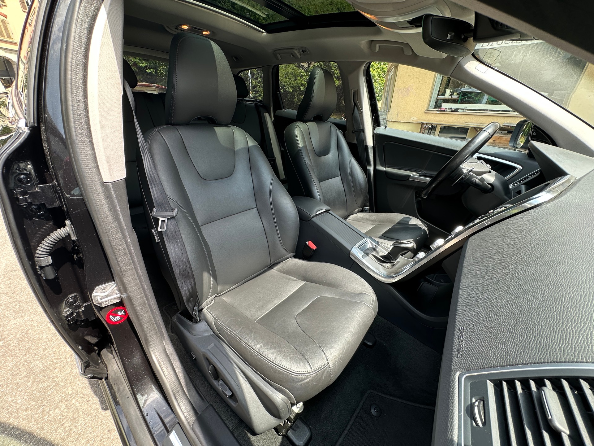 VOLVO XC60 T6 AWD Summum Geartronic-image-12