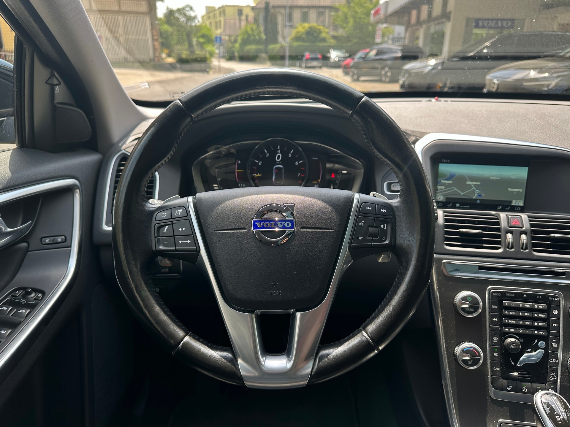 VOLVO XC60 T6 AWD Summum Geartronic-image-5