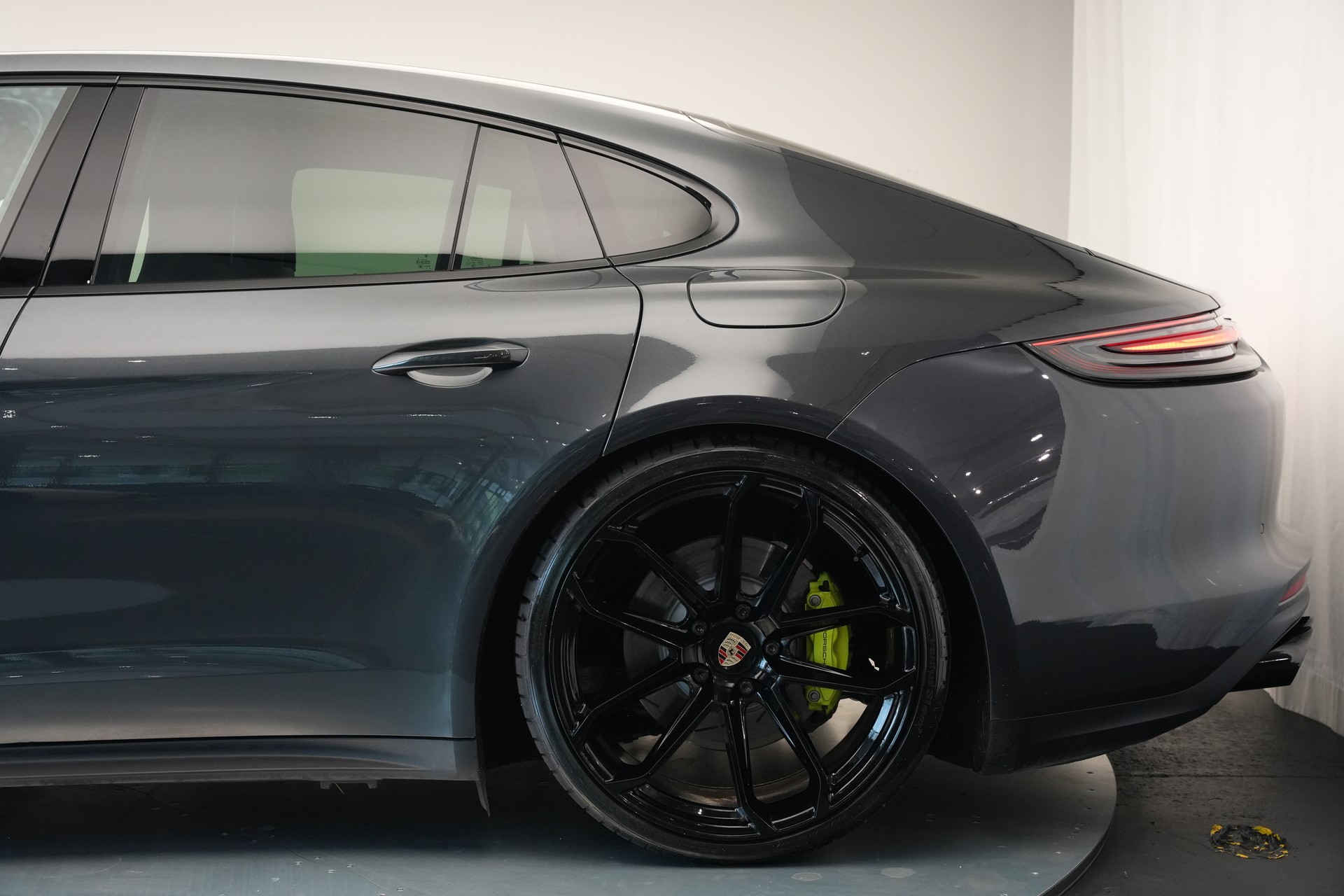 PORSCHE Panamera 4 E-Hybrid PDK *CH-Fahrzeug* *22 Zoll*-image-44