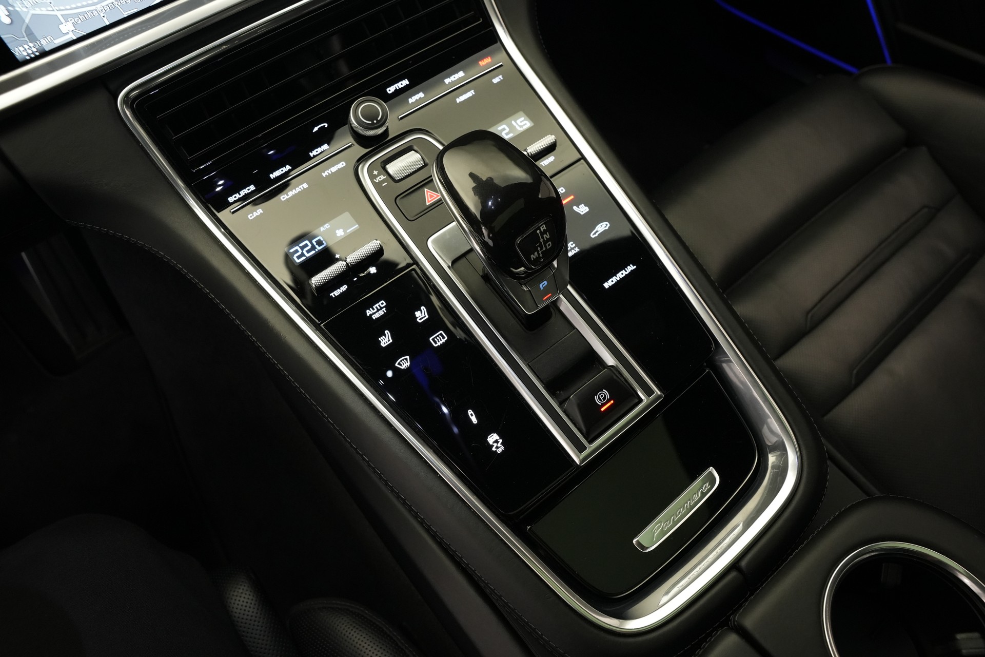 PORSCHE Panamera 4 E-Hybrid PDK *CH-Fahrzeug* *22 Zoll*-image-27