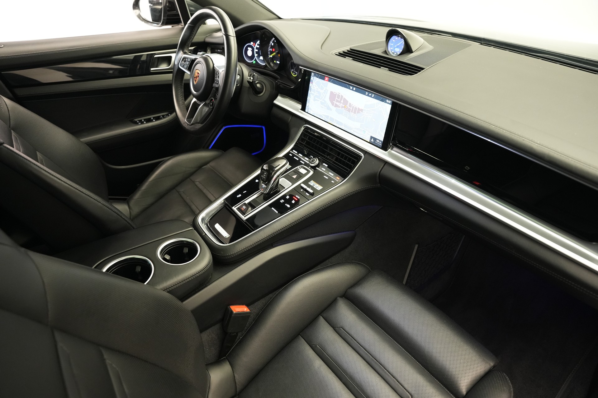 PORSCHE Panamera 4 E-Hybrid PDK *CH-Fahrzeug* *22 Zoll*-image-11
