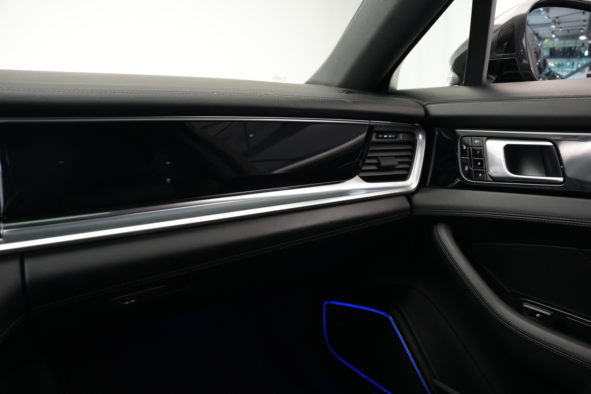 PORSCHE Panamera 4 E-Hybrid PDK *CH-Fahrzeug* *22 Zoll*-image-29
