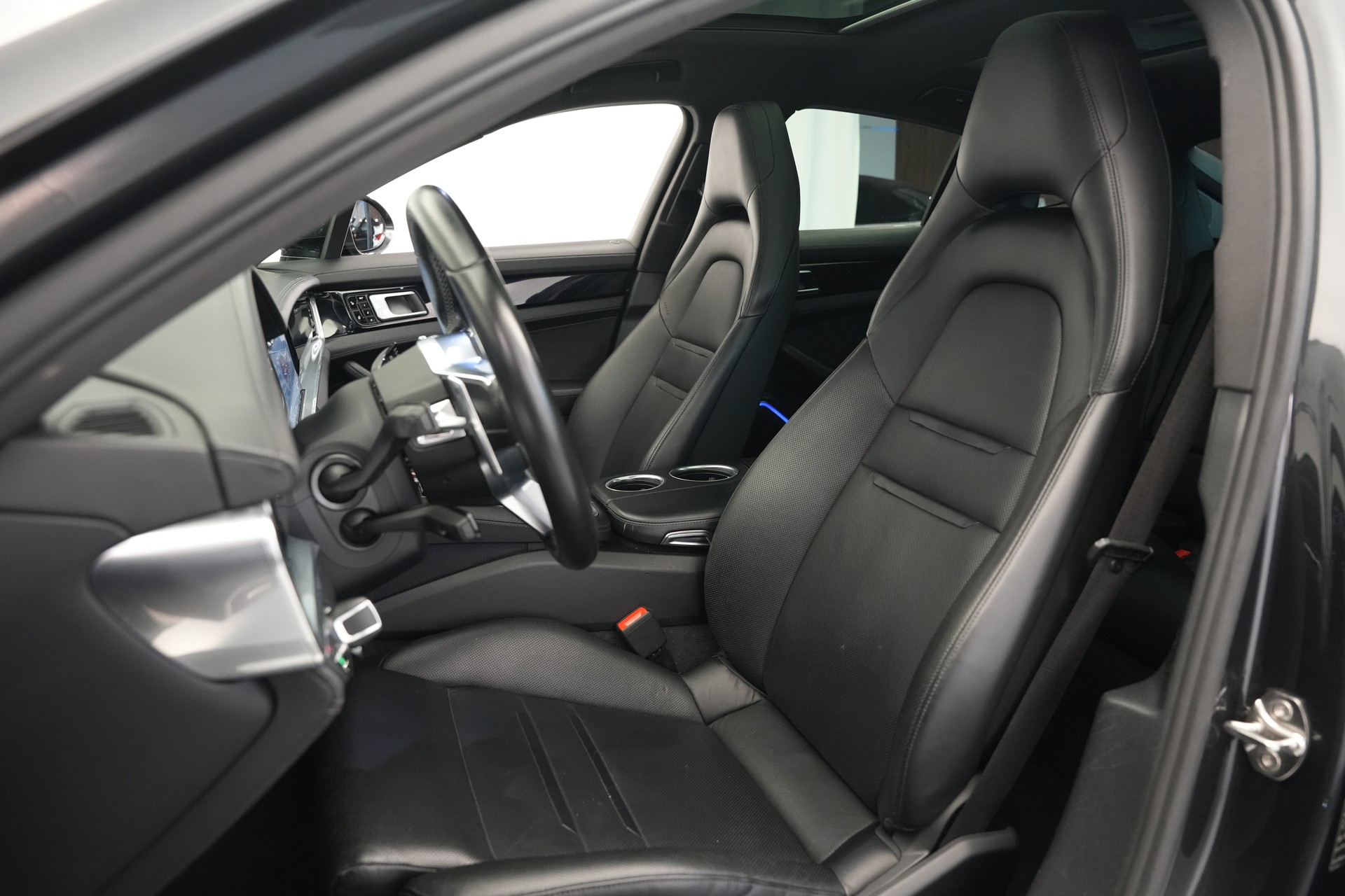 PORSCHE Panamera 4 E-Hybrid PDK *CH-Fahrzeug* *22 Zoll*-image-12