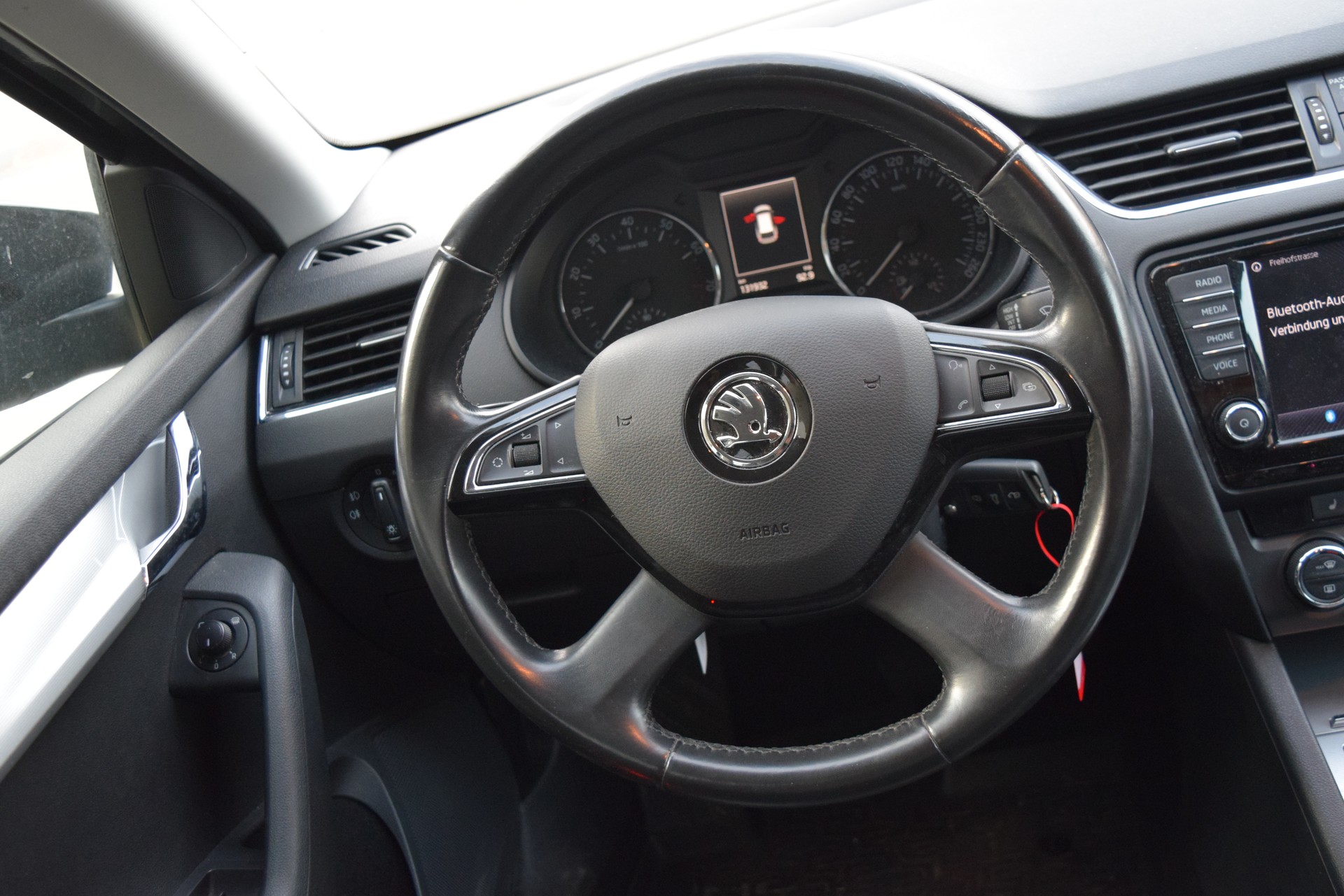 SKODA Octavia Combi 1.8 TSI Elegance 4x4 DSG-image-15