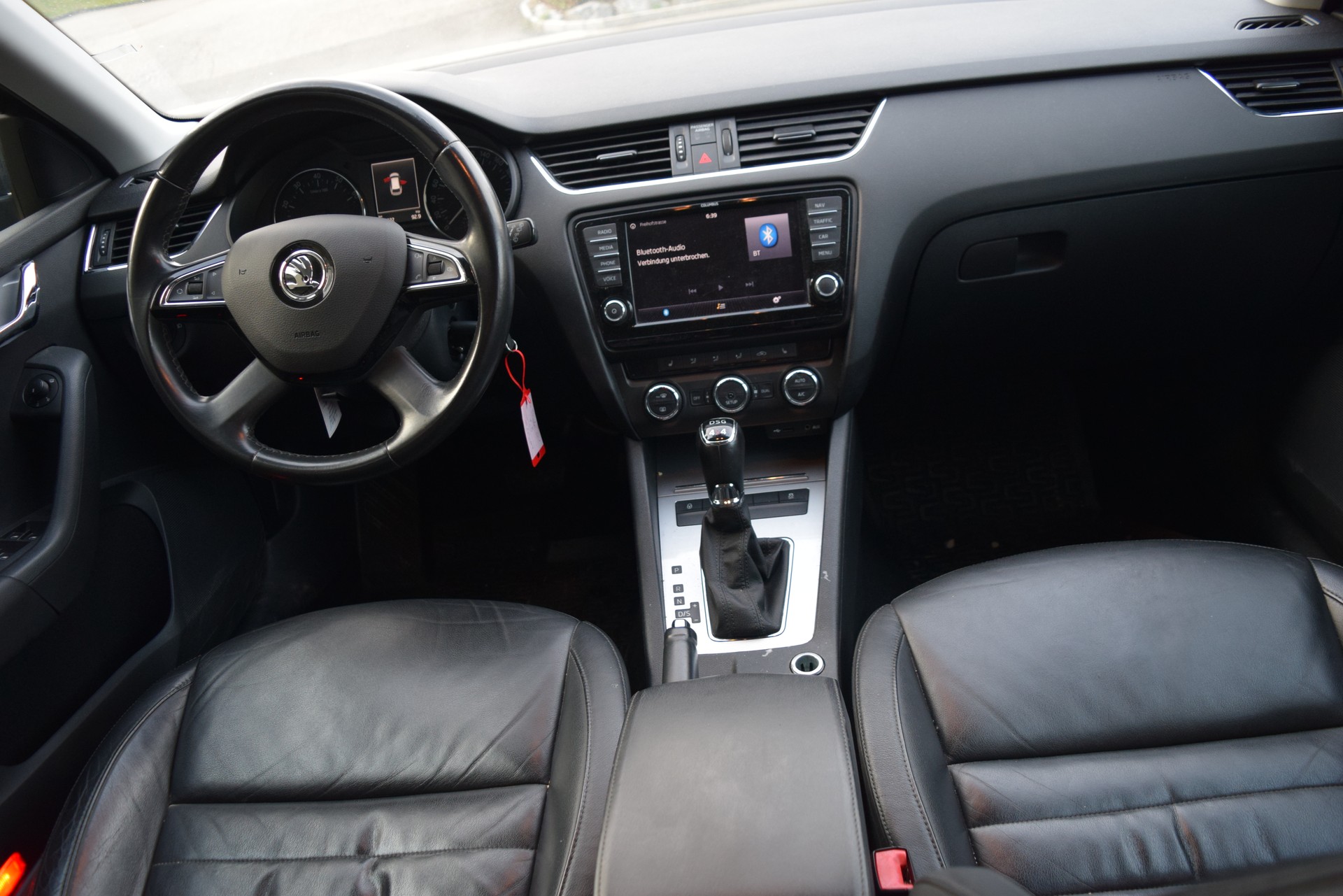 SKODA Octavia Combi 1.8 TSI Elegance 4x4 DSG-image-13