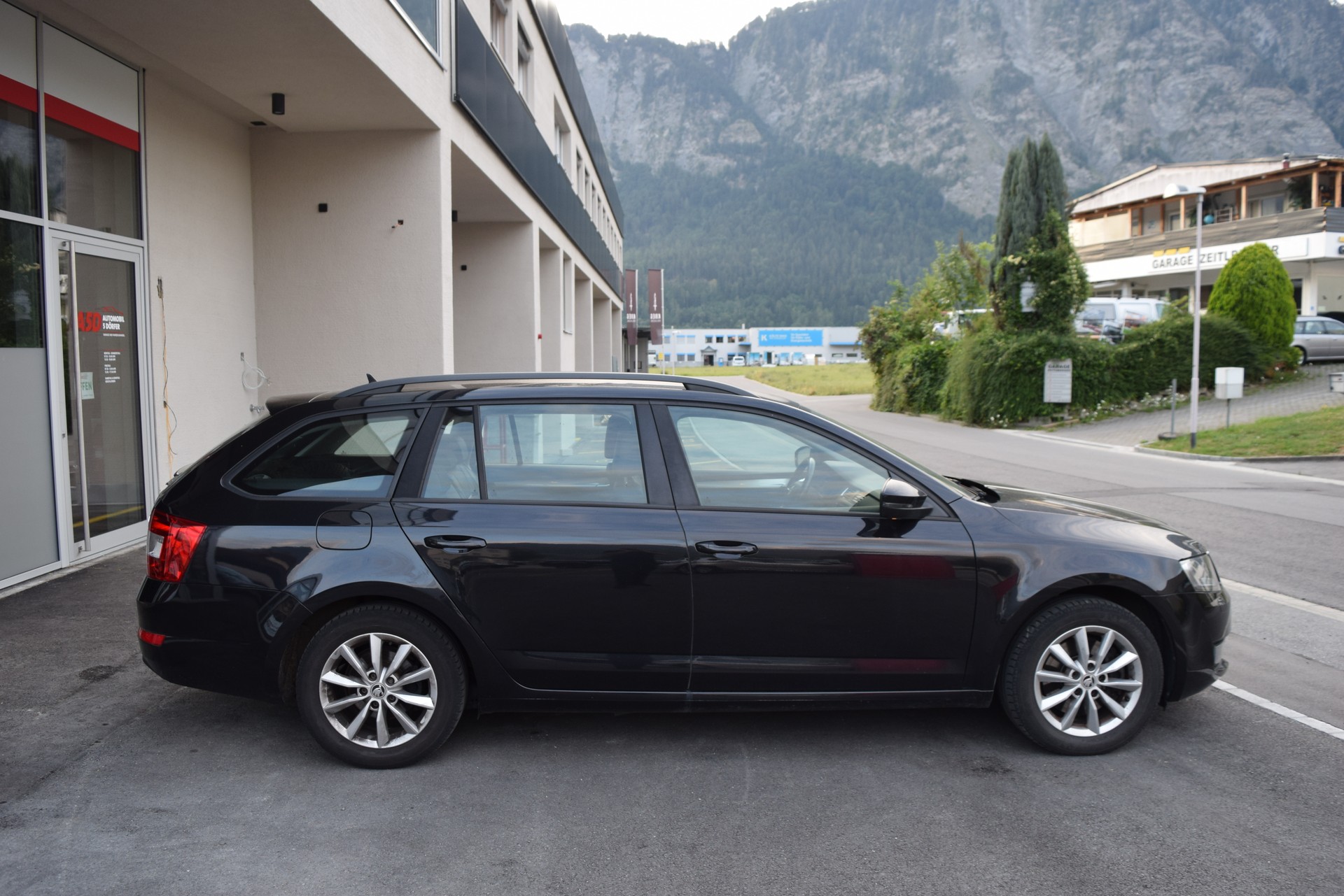 SKODA Octavia Combi 1.8 TSI Elegance 4x4 DSG-image-10