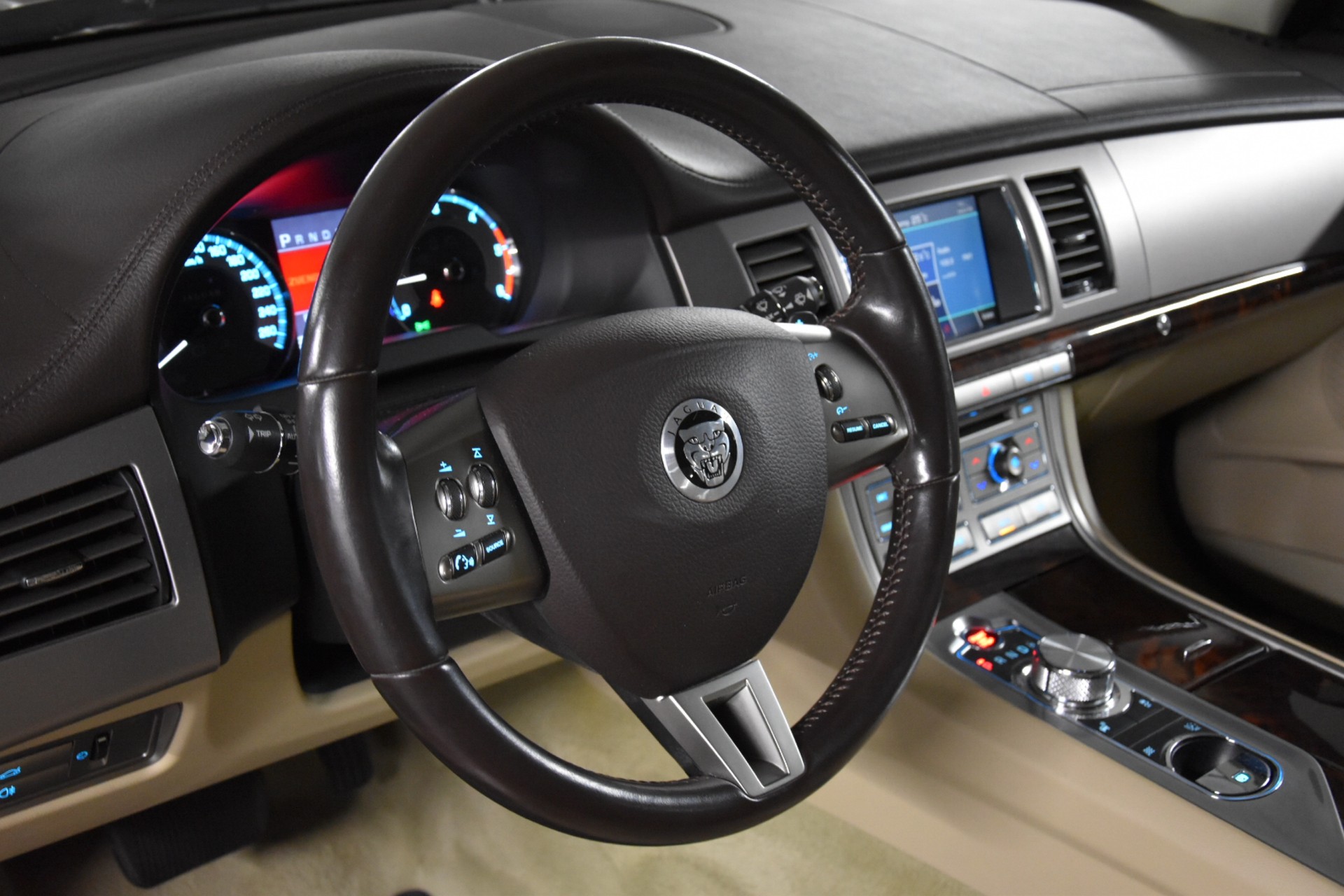 JAGUAR XF 3.0d V6 Prem. Luxury-image-21
