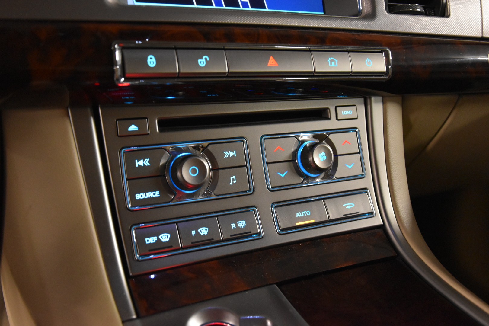 JAGUAR XF 3.0d V6 Prem. Luxury-image-19