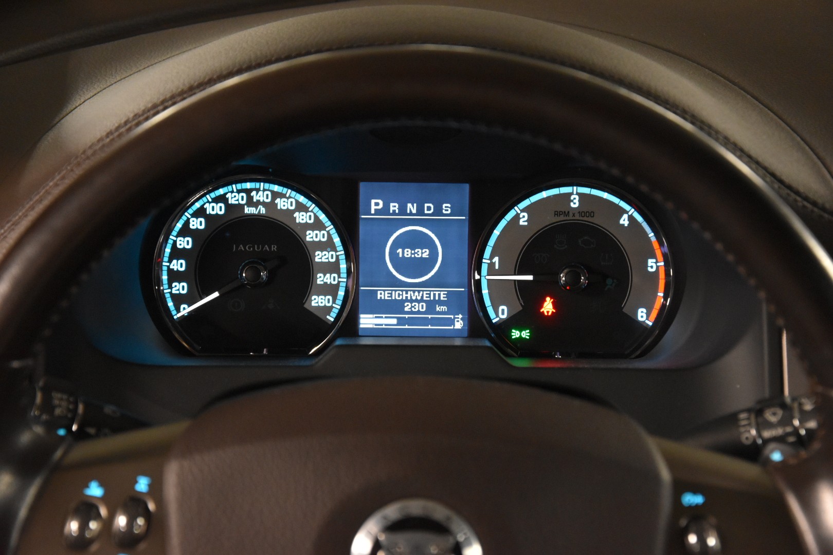 JAGUAR XF 3.0d V6 Prem. Luxury-image-13