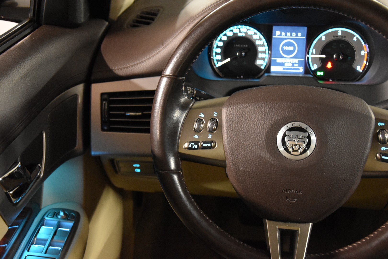 JAGUAR XF 3.0d V6 Prem. Luxury-image-14