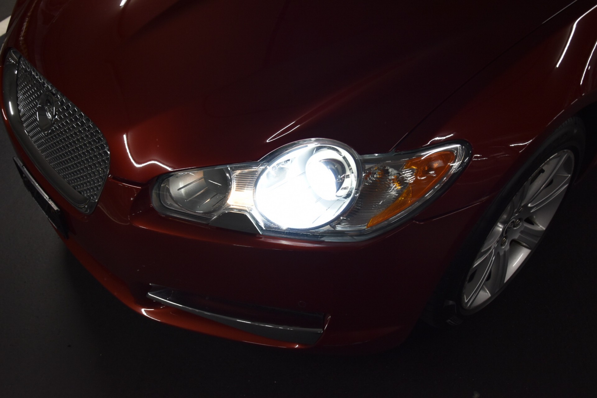 JAGUAR XF 3.0d V6 Prem. Luxury-showroom-element-1