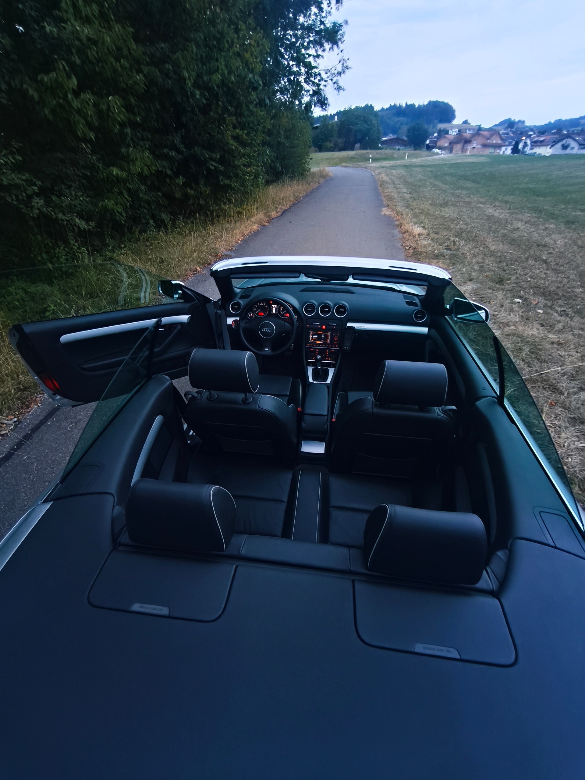AUDI 4.2 V8 quattro-image-15