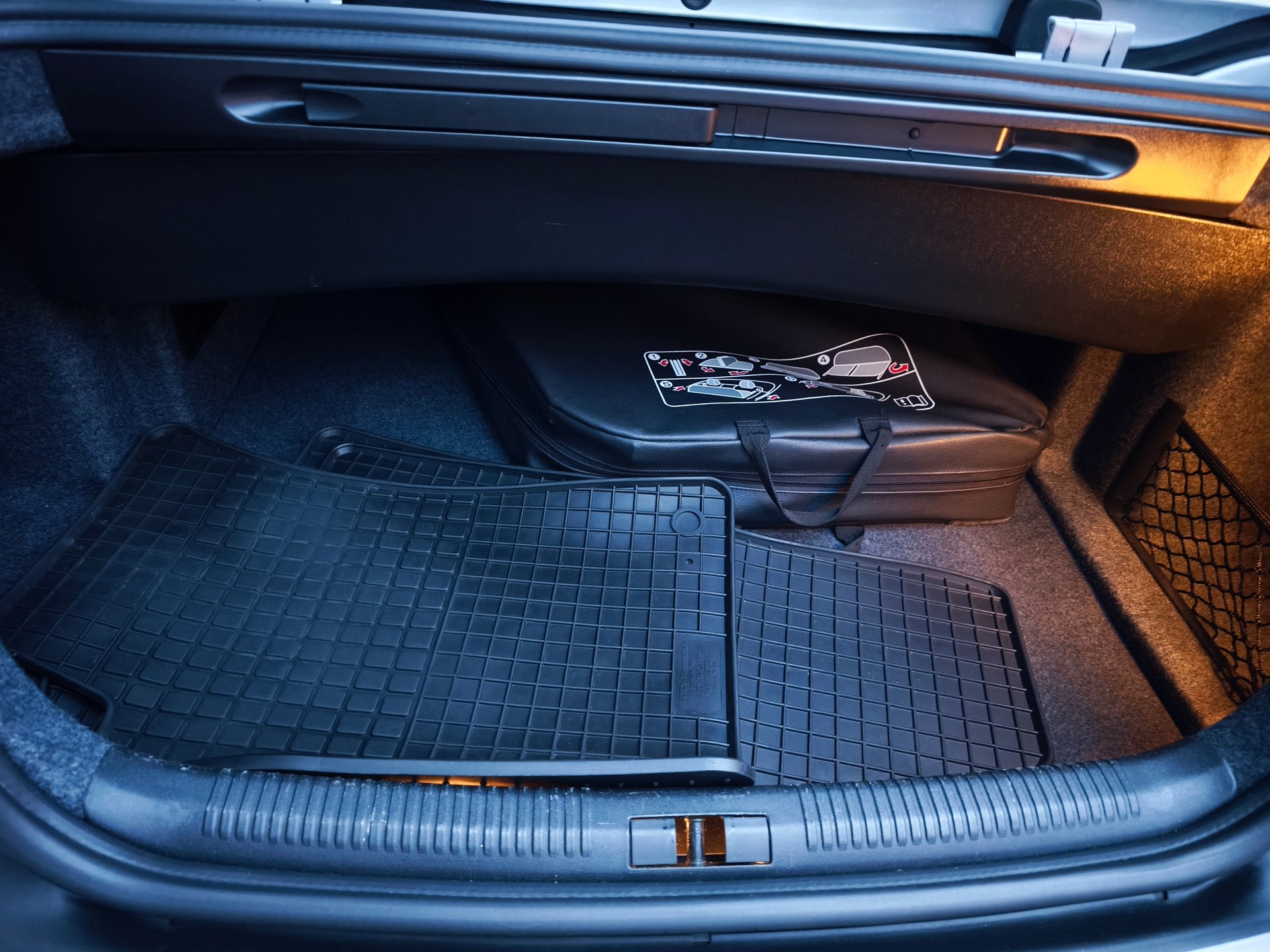 AUDI 4.2 V8 quattro-image-11