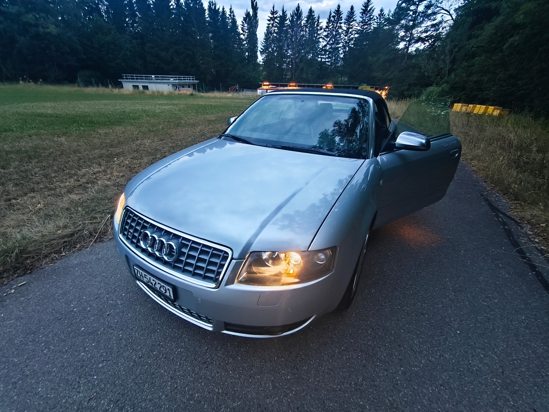 AUDI 4.2 V8 quattro-image-7