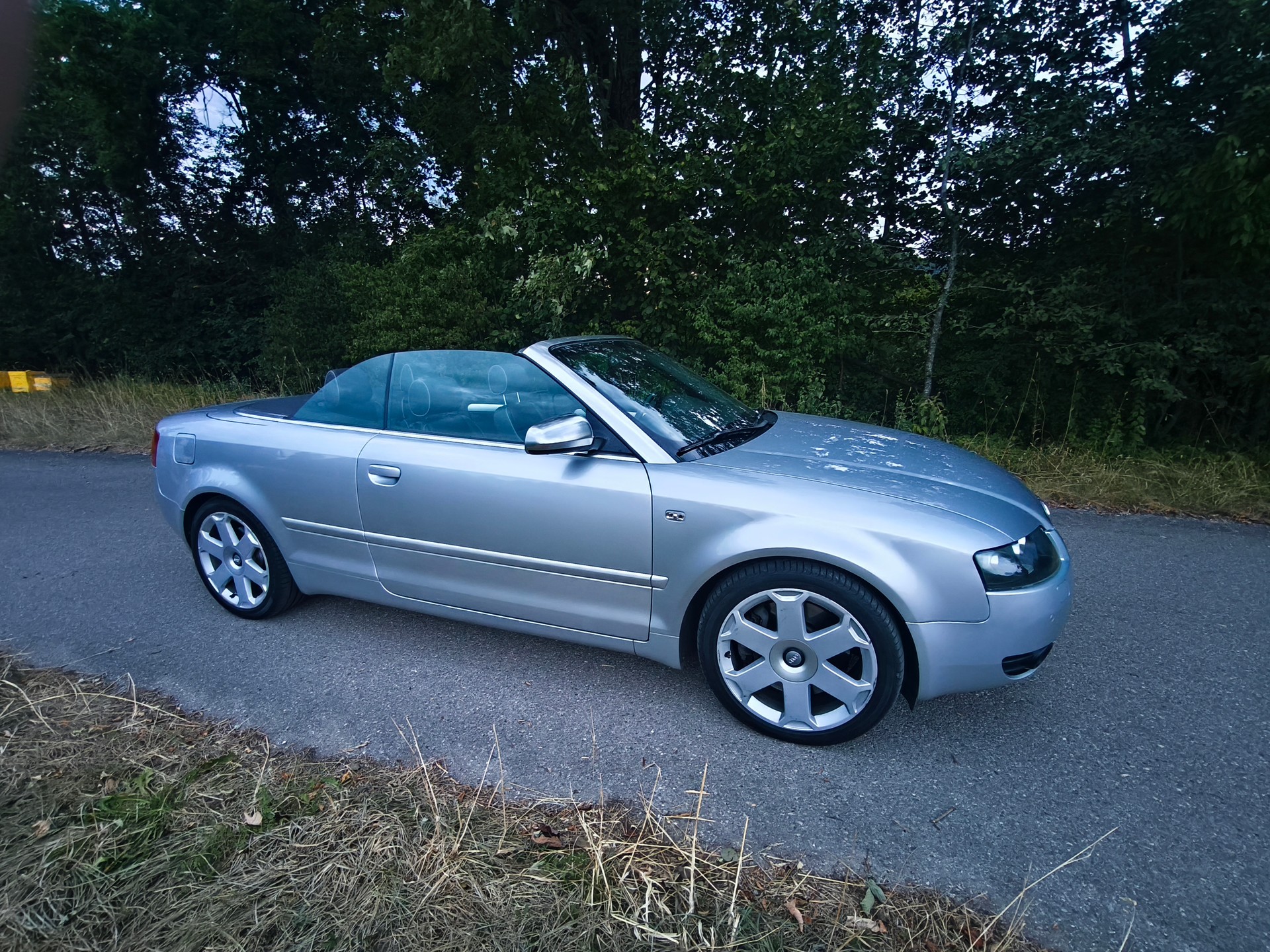 AUDI 4.2 V8 quattro-image-5