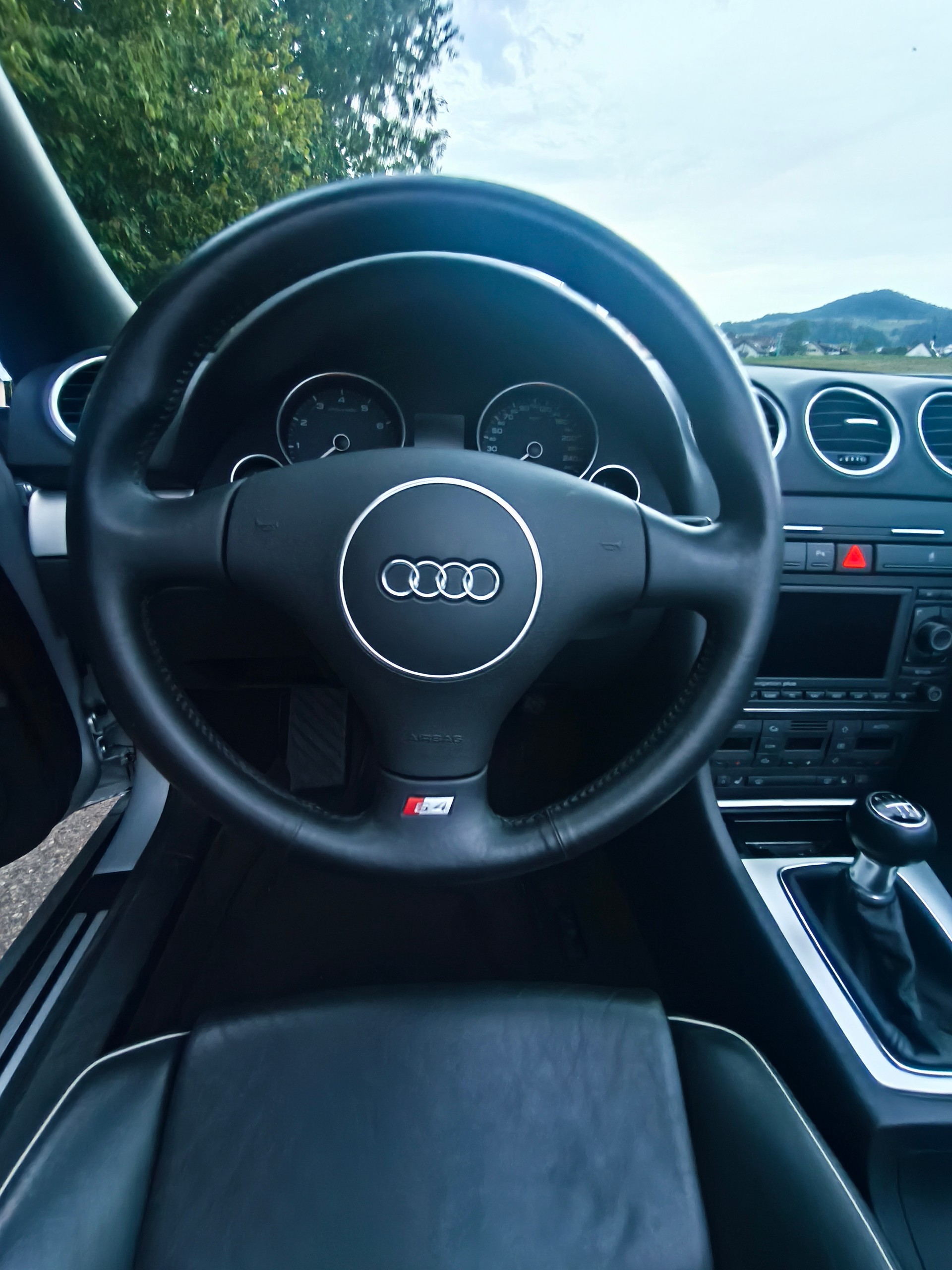 AUDI 4.2 V8 quattro-image-12