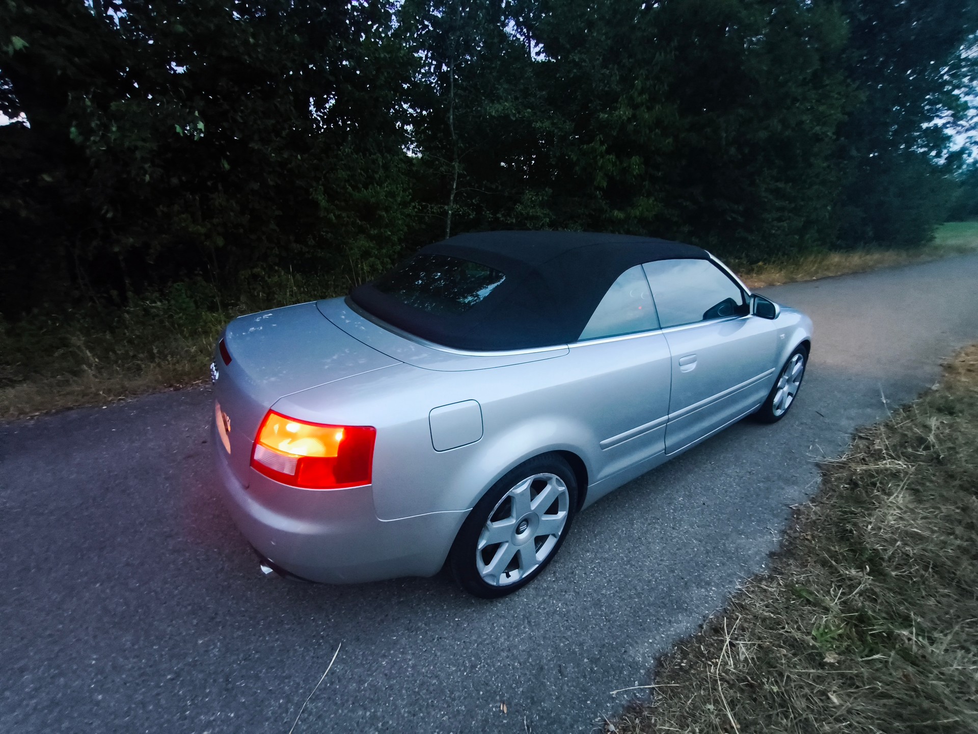 AUDI 4.2 V8 quattro-image-9