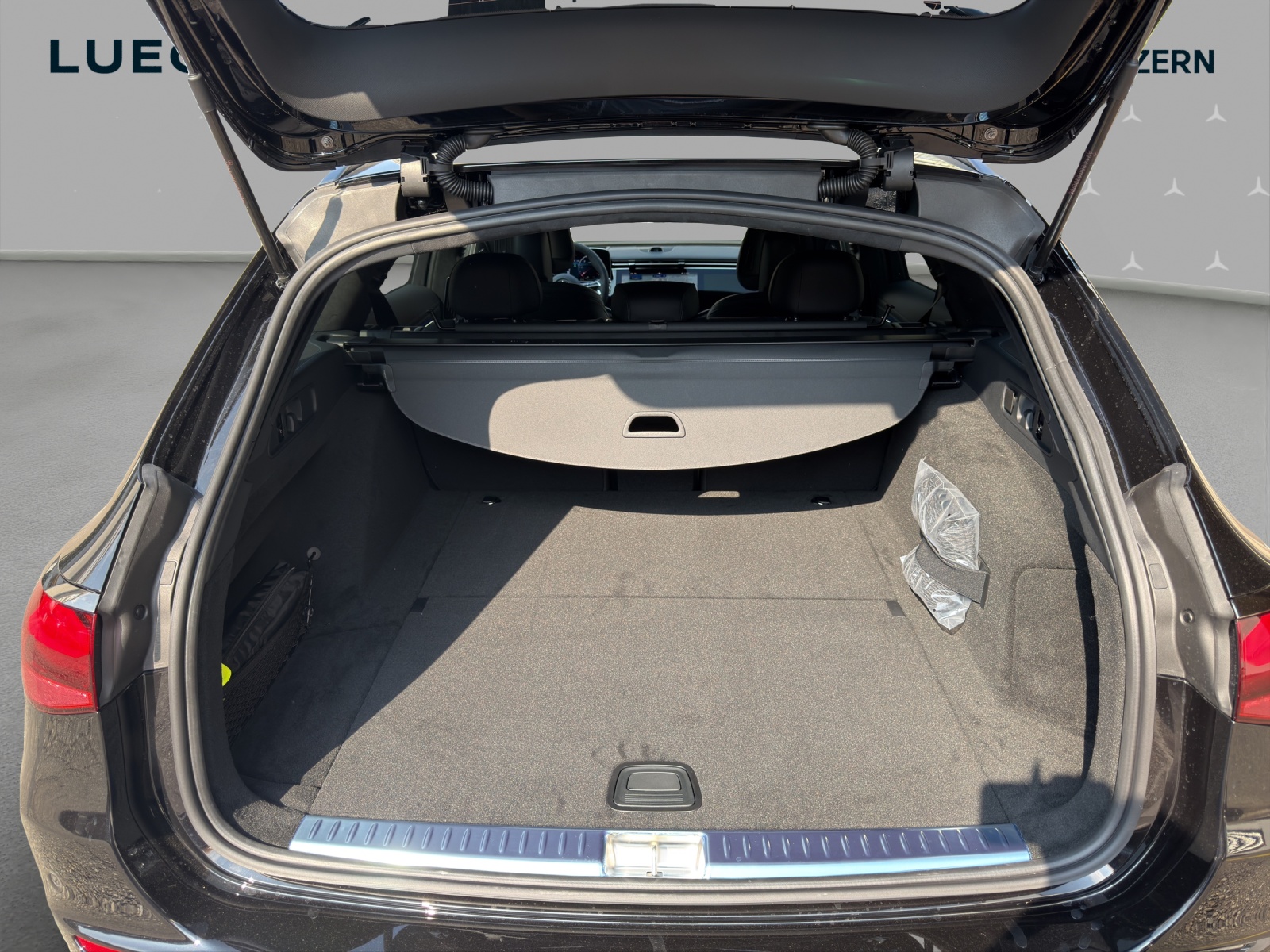 MERCEDES-BENZ E 220 d T 4Matic 9G-Tronic-image-14