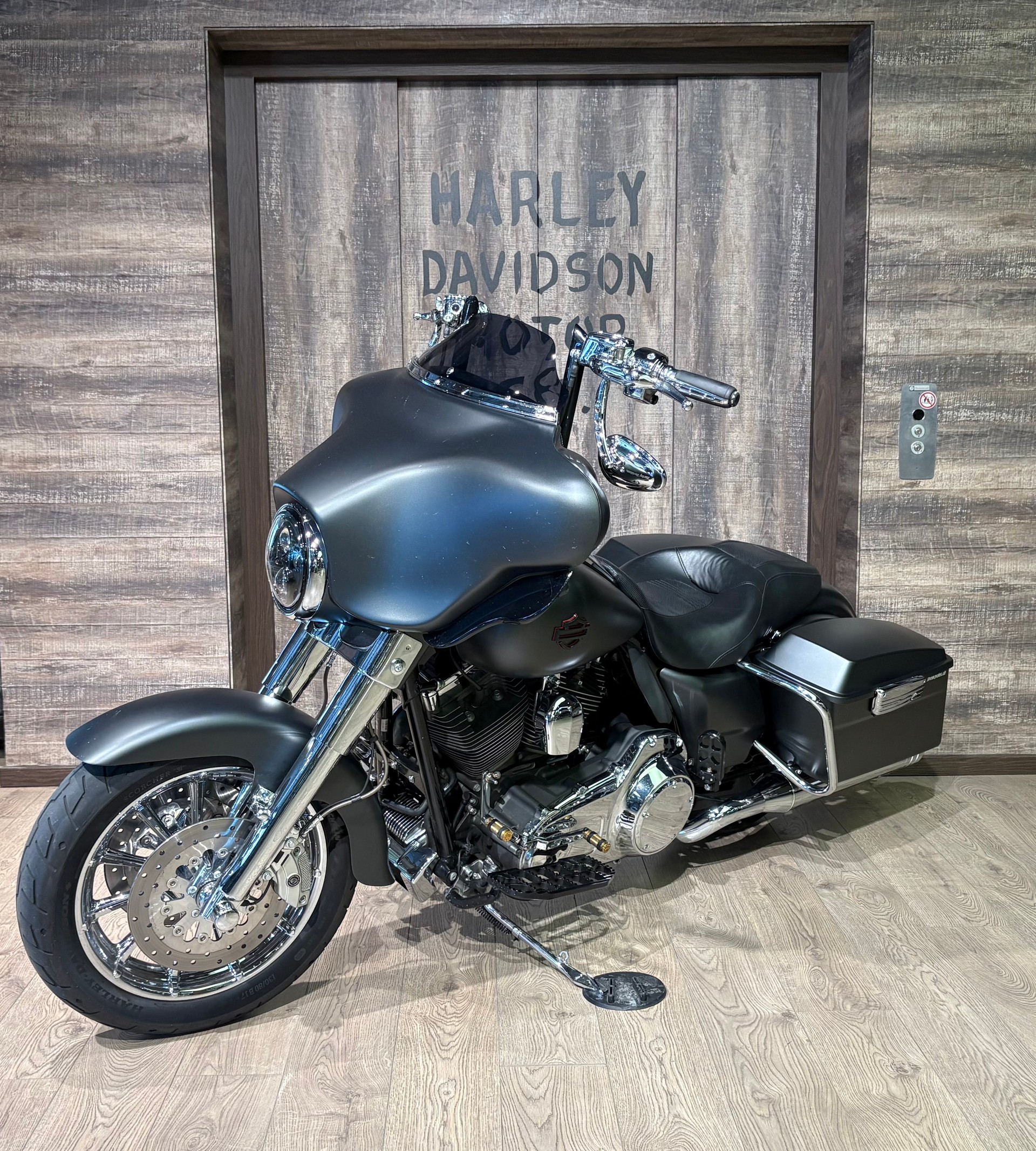HARLEY-DAVIDSON FLHTCUSE4 Electra Glide Ultra Classic CVO ABS-showroom-element-2