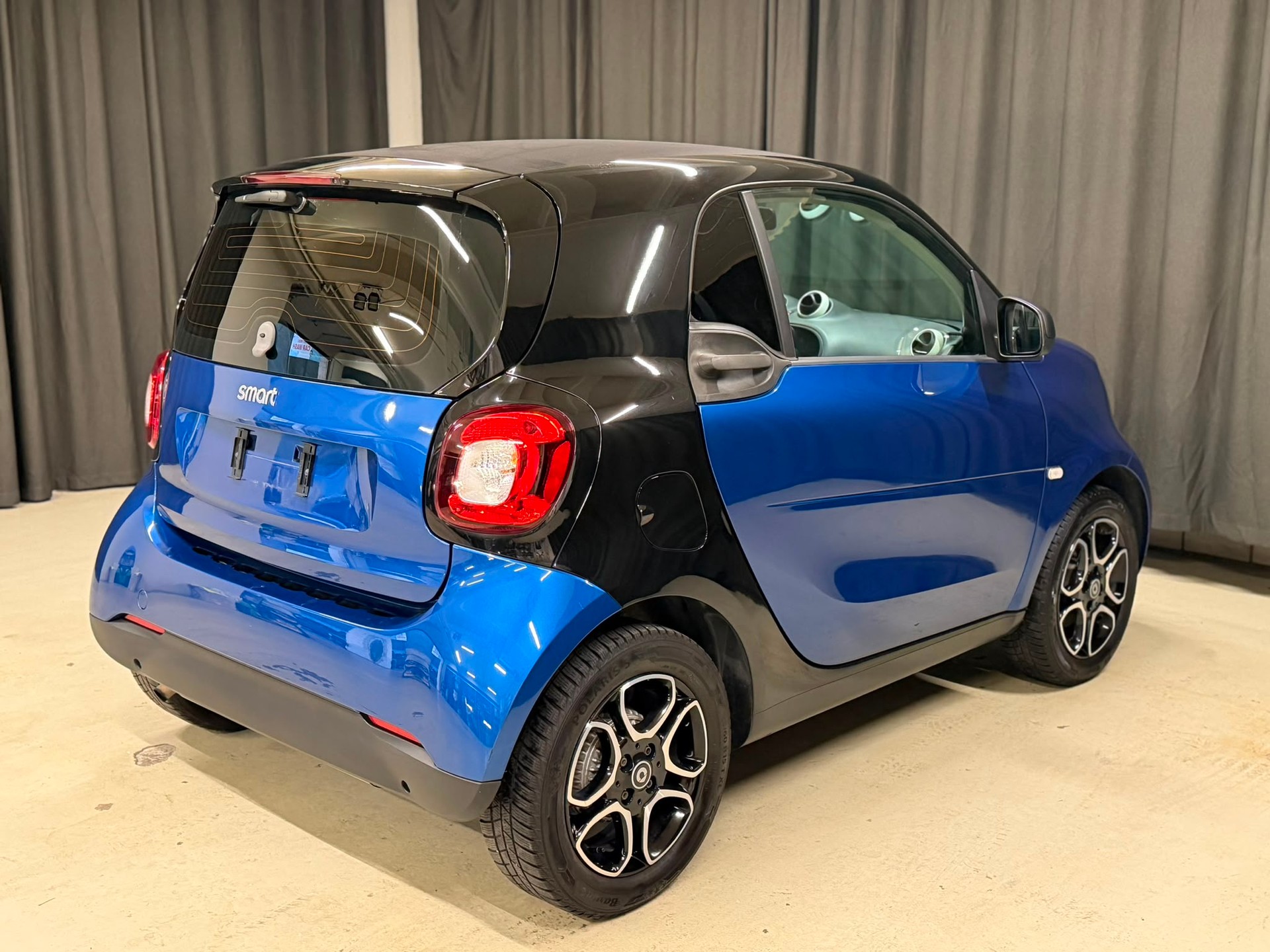 SMART fortwo Urbanshadow Ed.-image-3