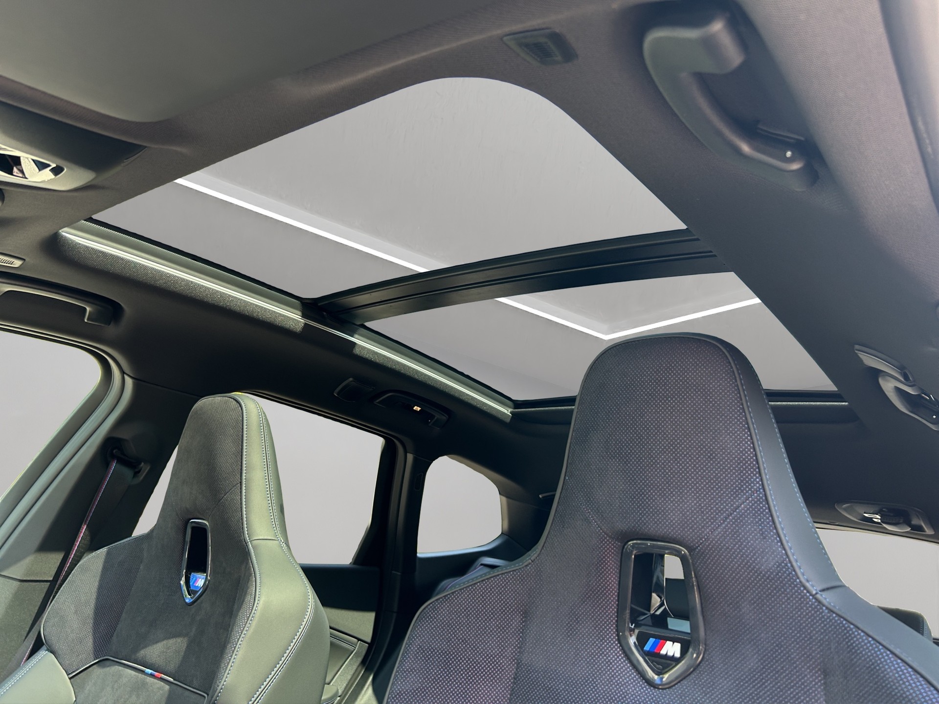 BMW X1 xDrive M35i-image-11