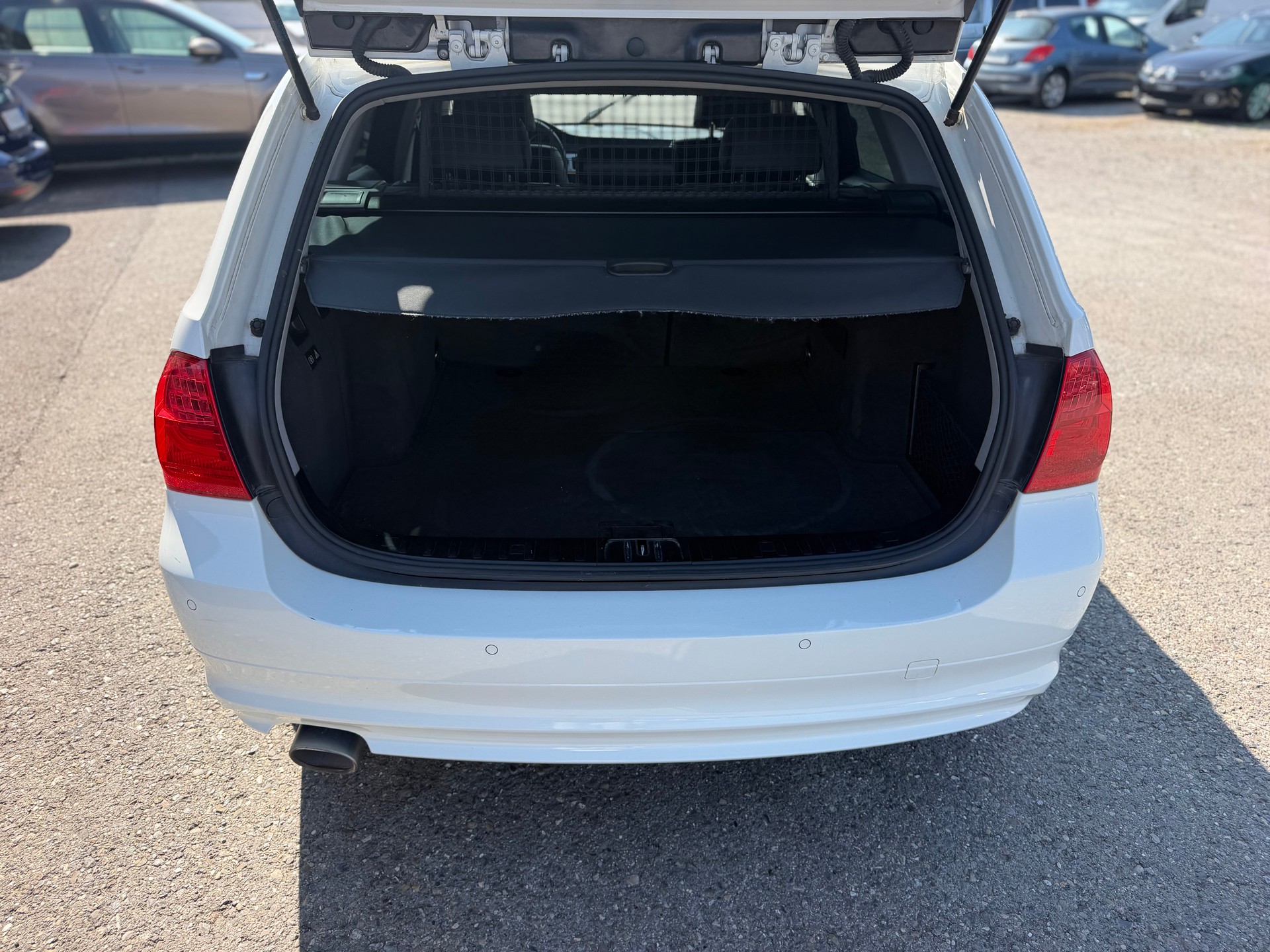 BMW 320d xDrive Touring Steptronic-image-8