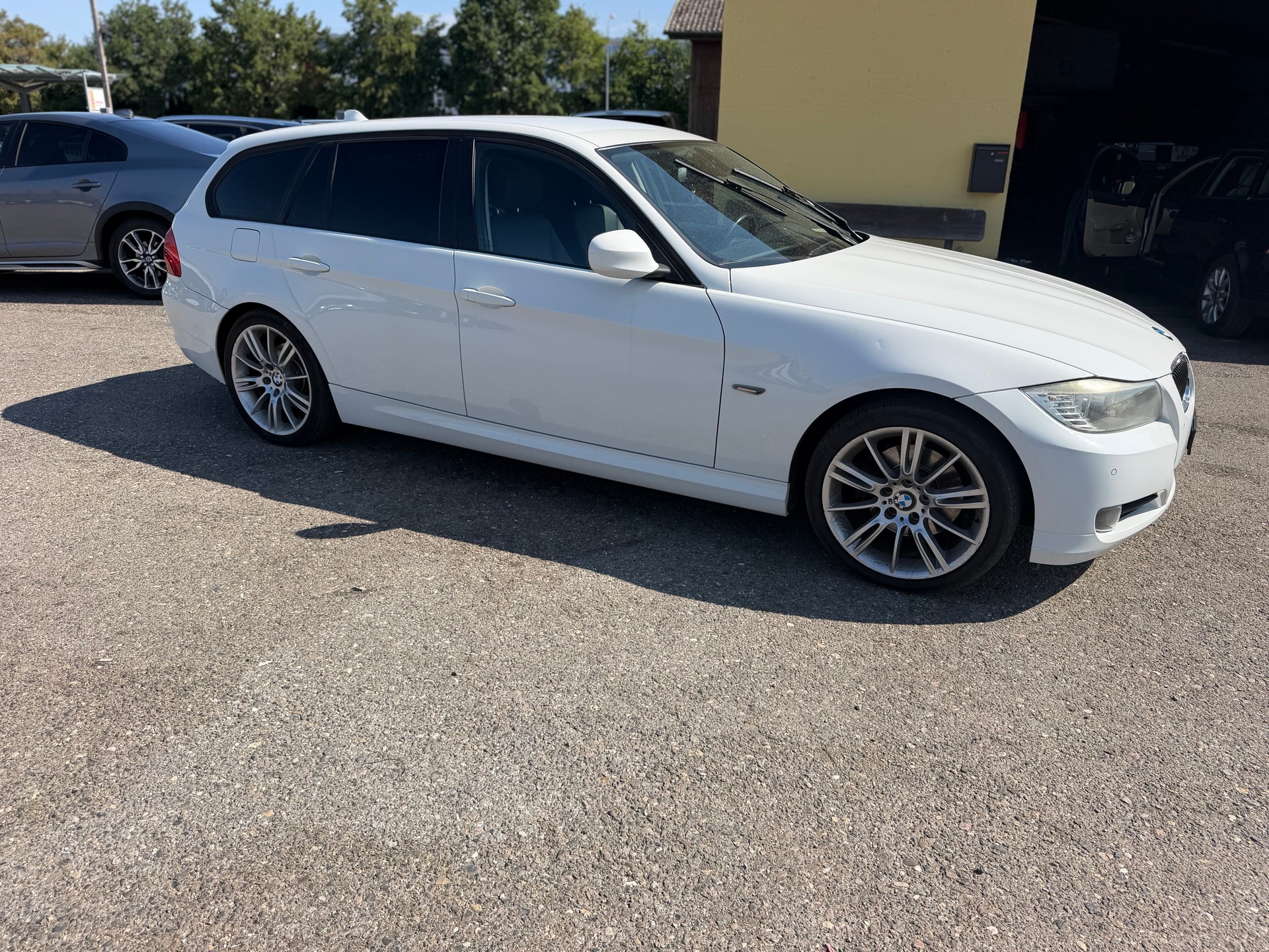 BMW 320d xDrive Touring Steptronic-image-4