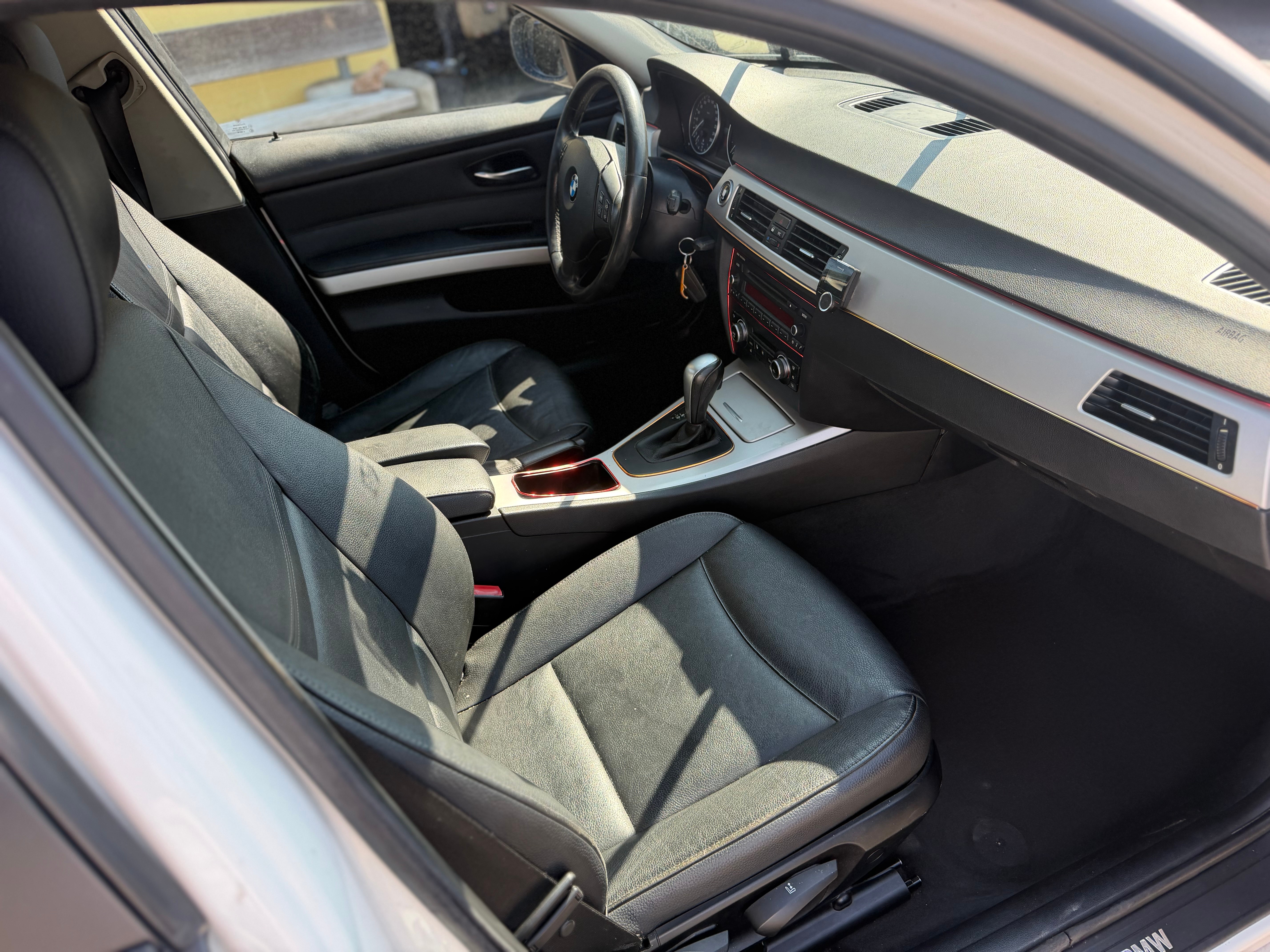 BMW 320d xDrive Touring Steptronic — slika 12