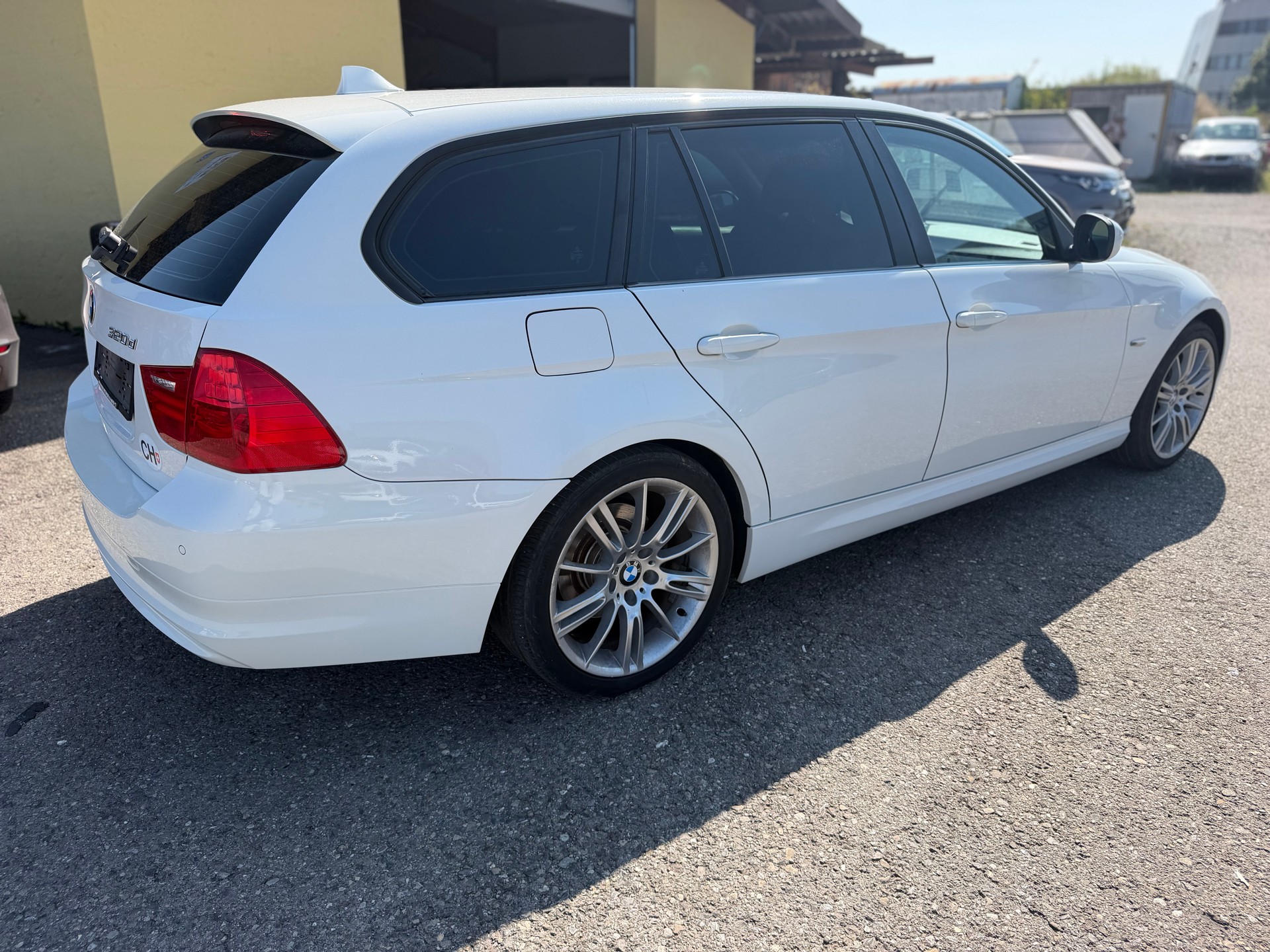 BMW 320d xDrive Touring Steptronic-image-3