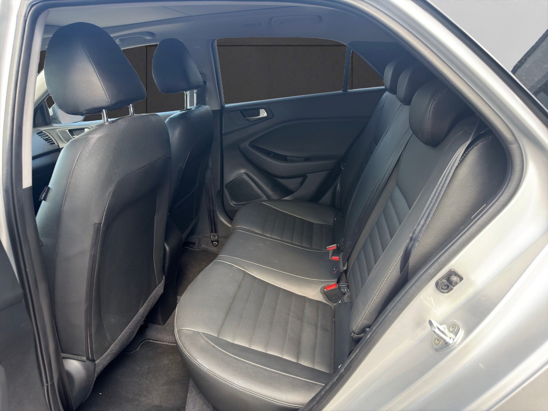 HYUNDAI i20 1.4 Vertex Automatic-image-12