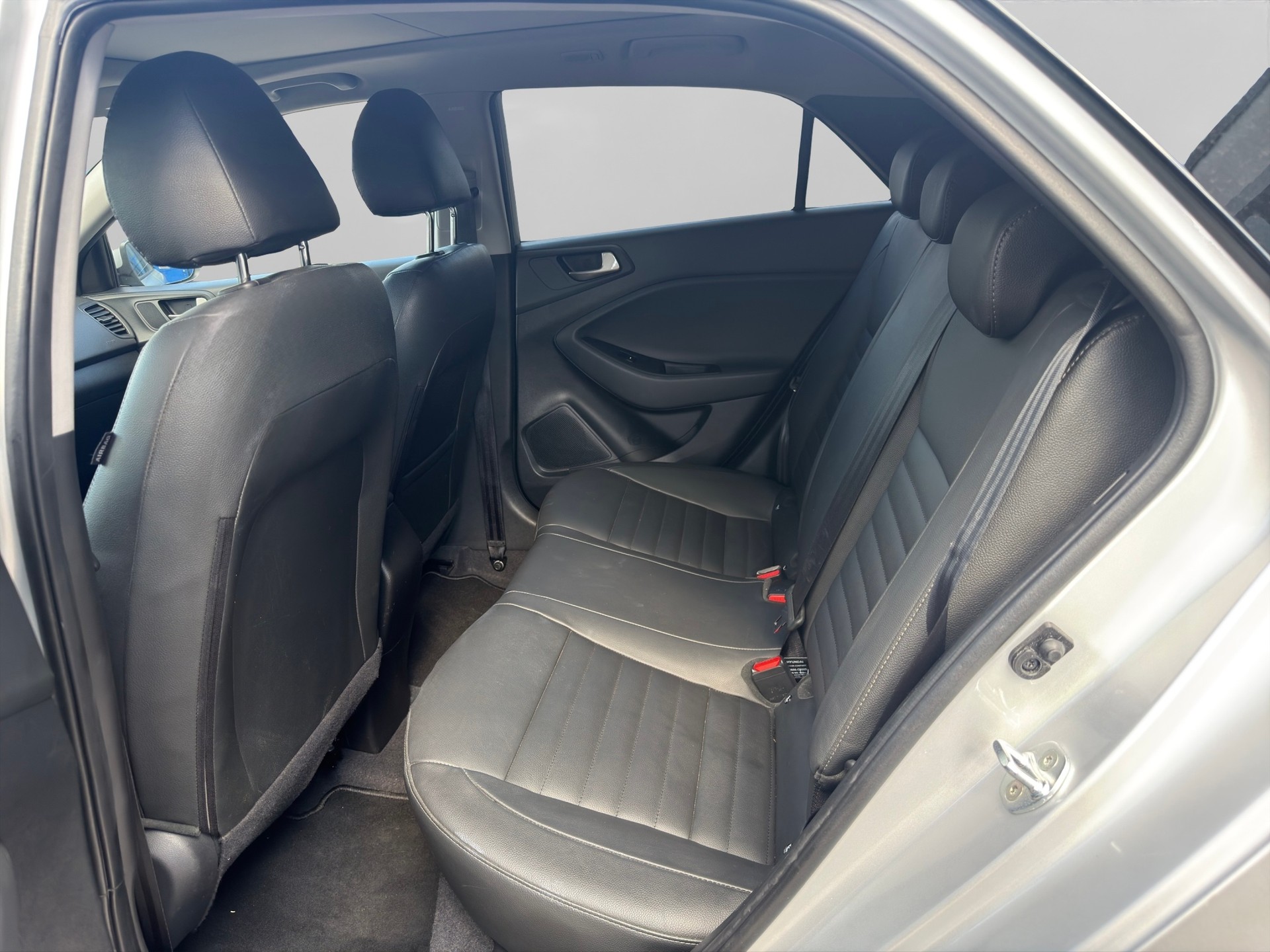 HYUNDAI i20 1.4 Vertex Automatic-image-12