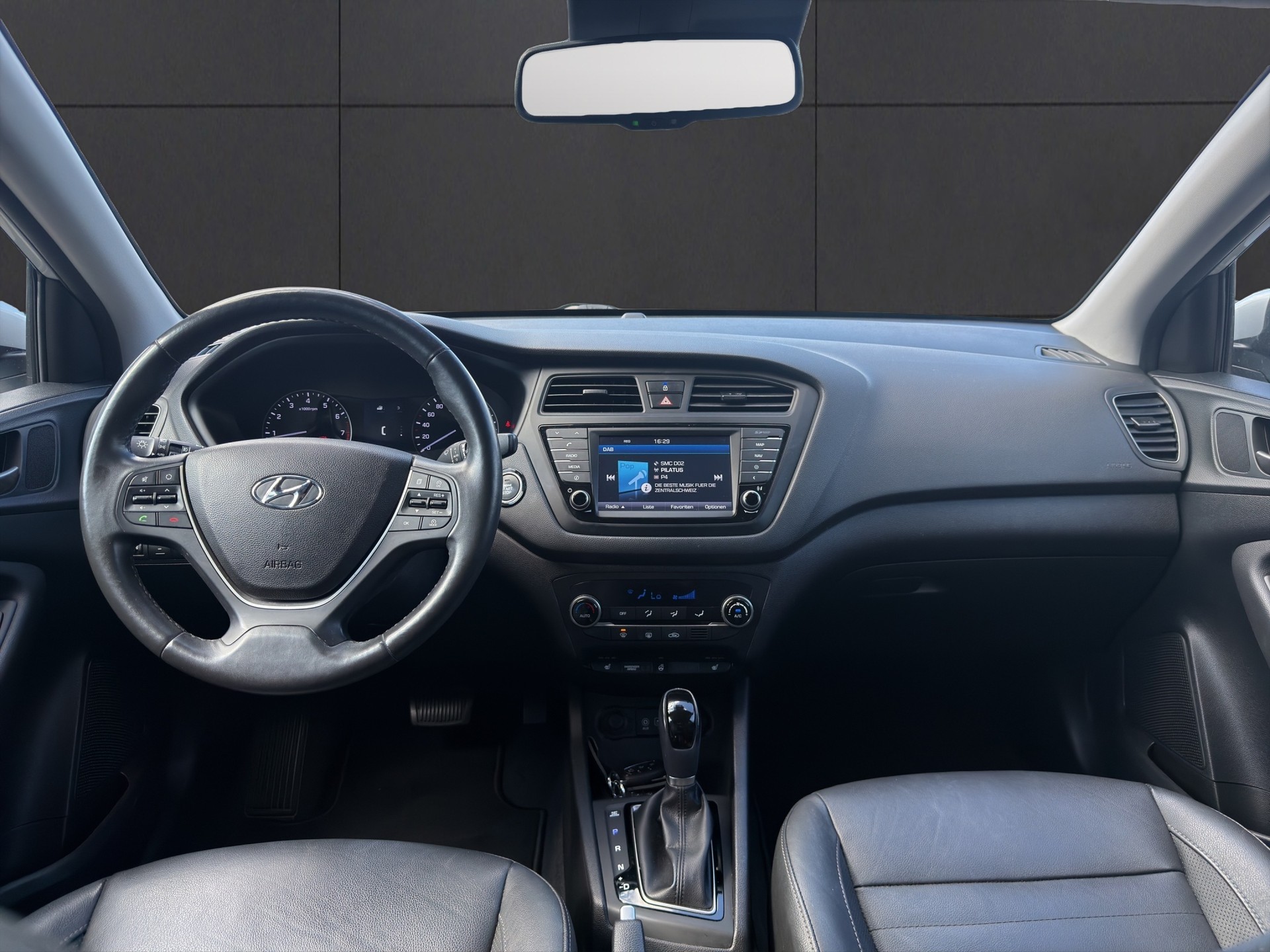 HYUNDAI i20 1.4 Vertex Automatic-image-11