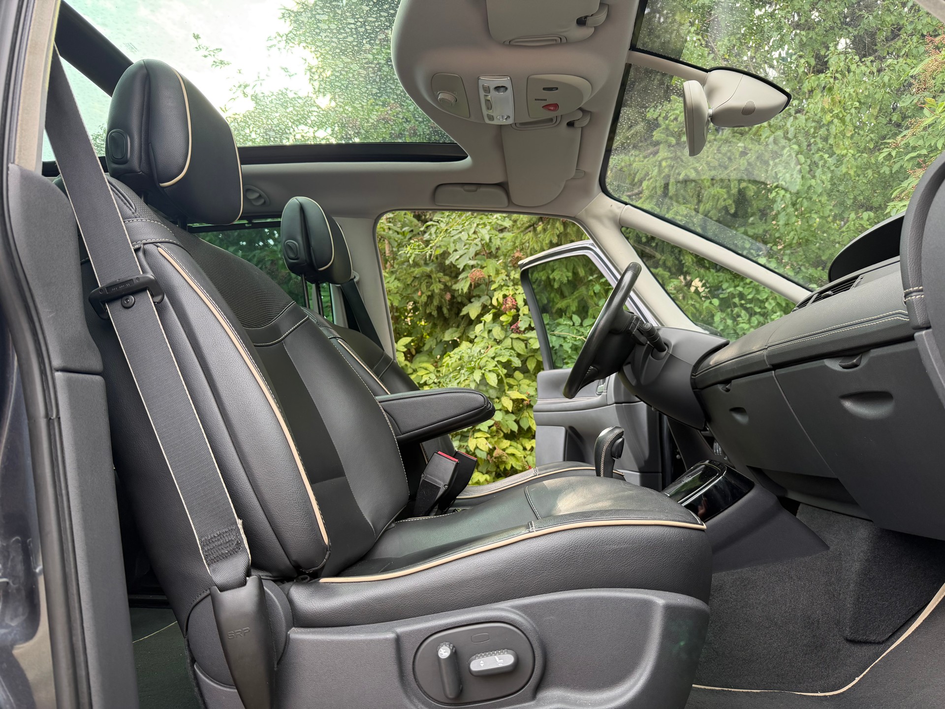 RENAULT Grand Espace 2.0 dCi Initiale Automatic-image-11