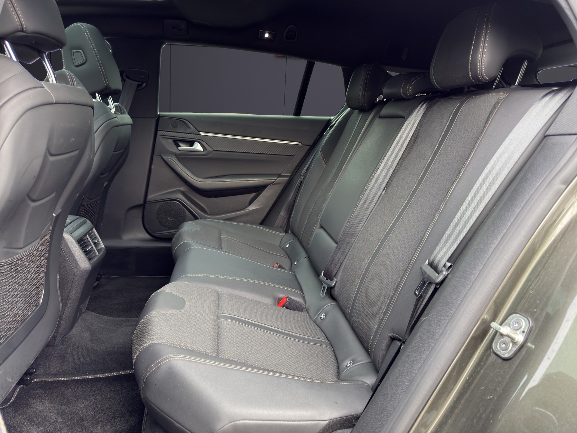 PEUGEOT 508 SW 1.6 PHEV GT Line-image-6