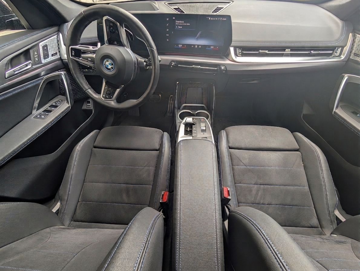 BMW 30e xDrive Hybrid-image-5