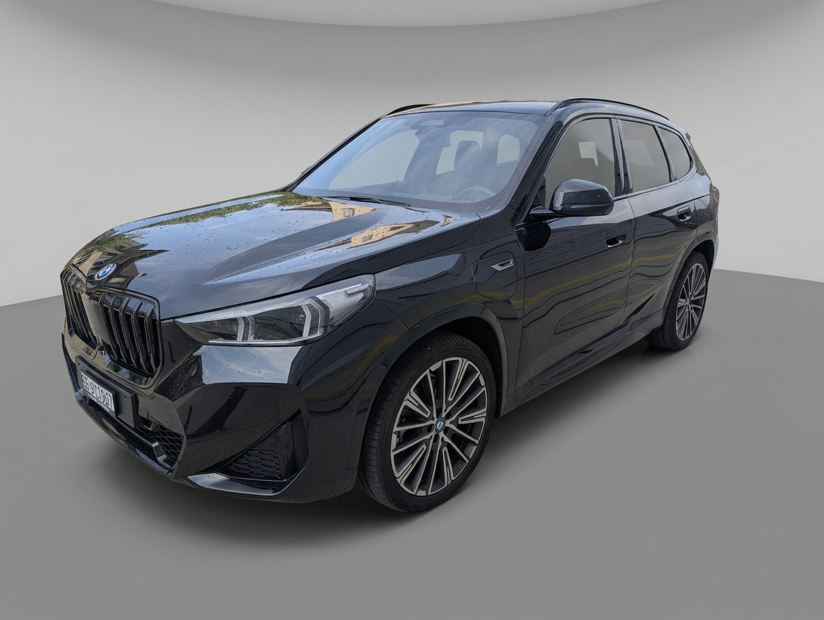 BMW 30e xDrive Hybrid-image-2