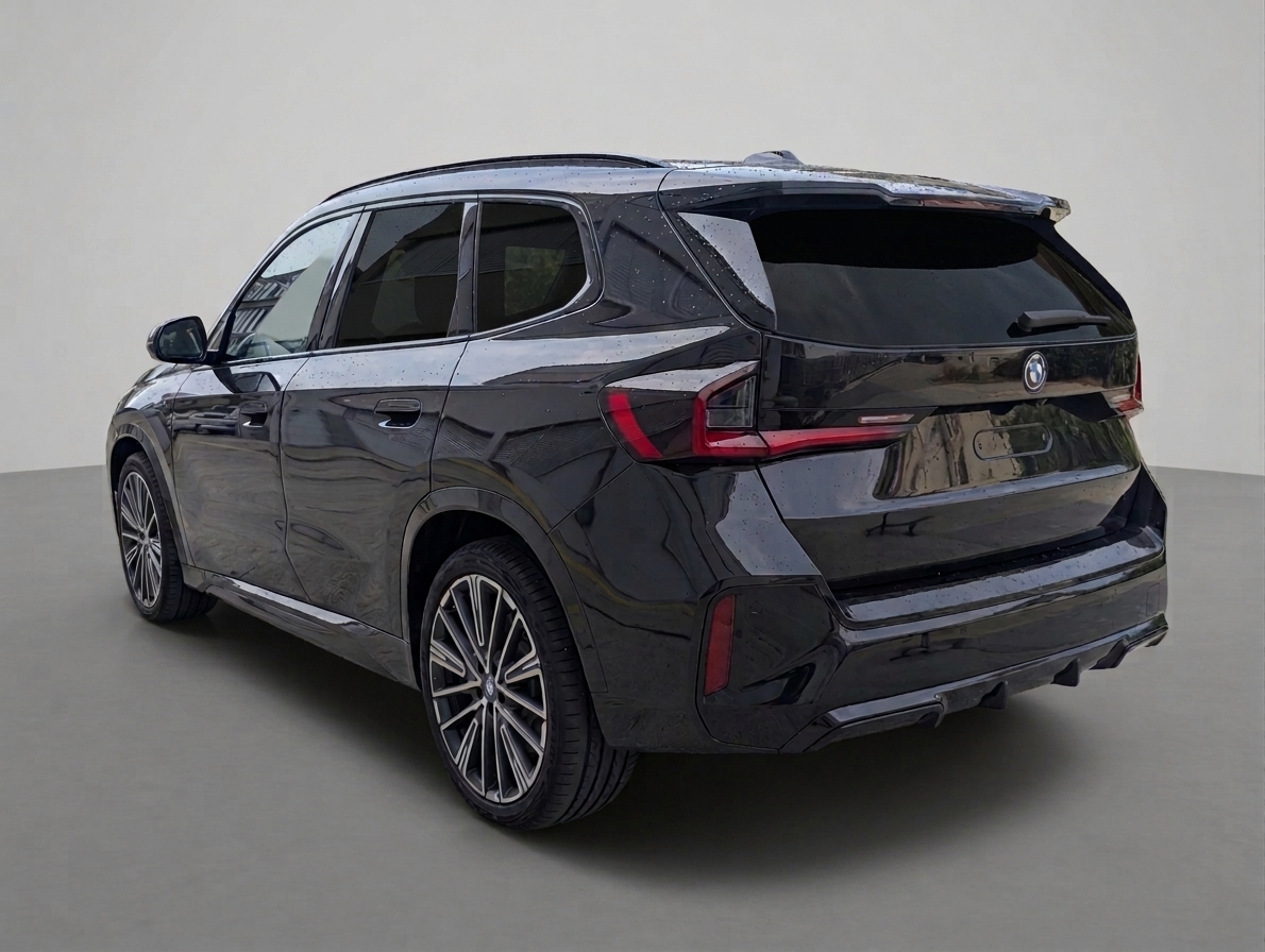 BMW 30e xDrive Hybrid-image-1