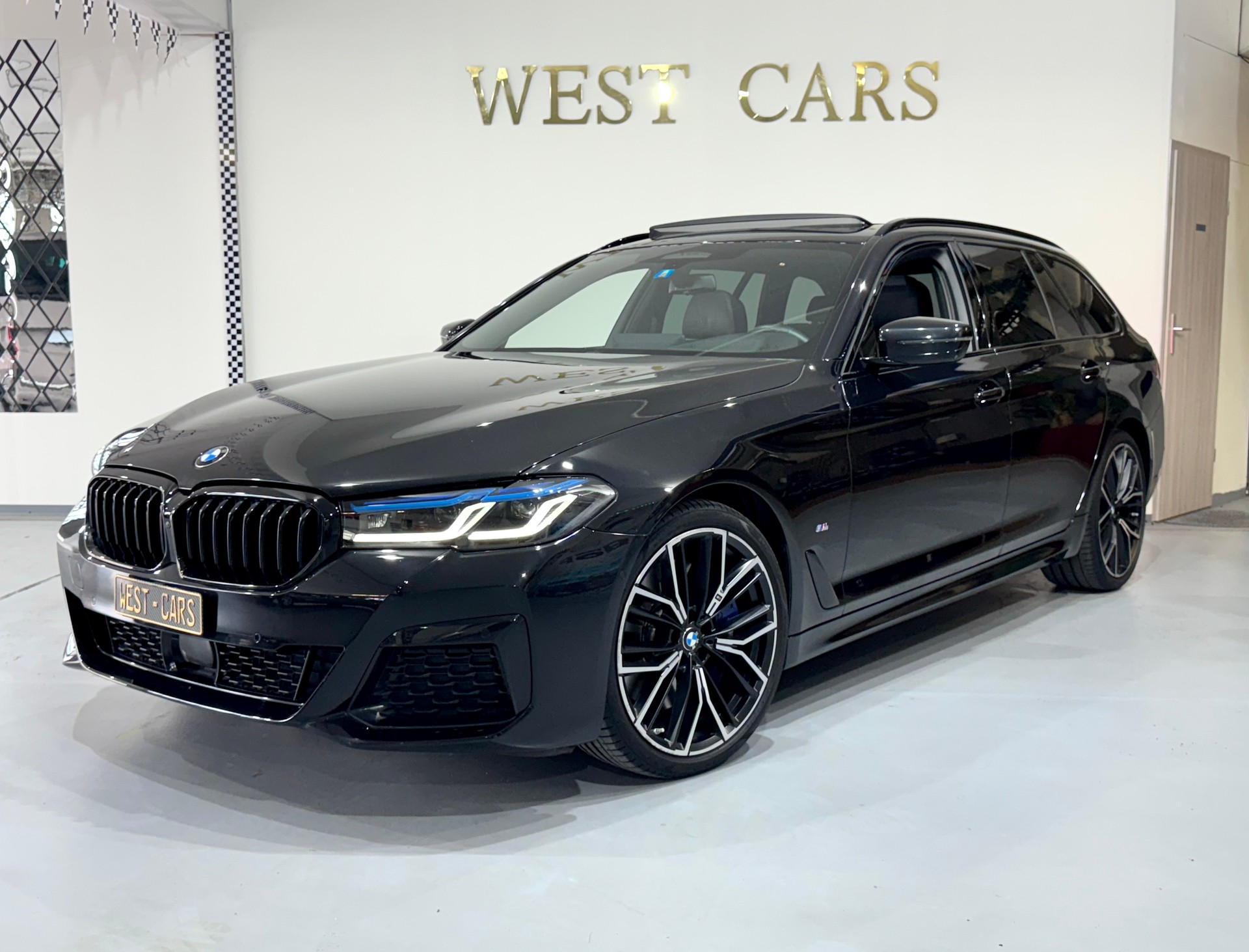 BMW 540d xDrive 48V Touring M Sport Steptronic-image-0