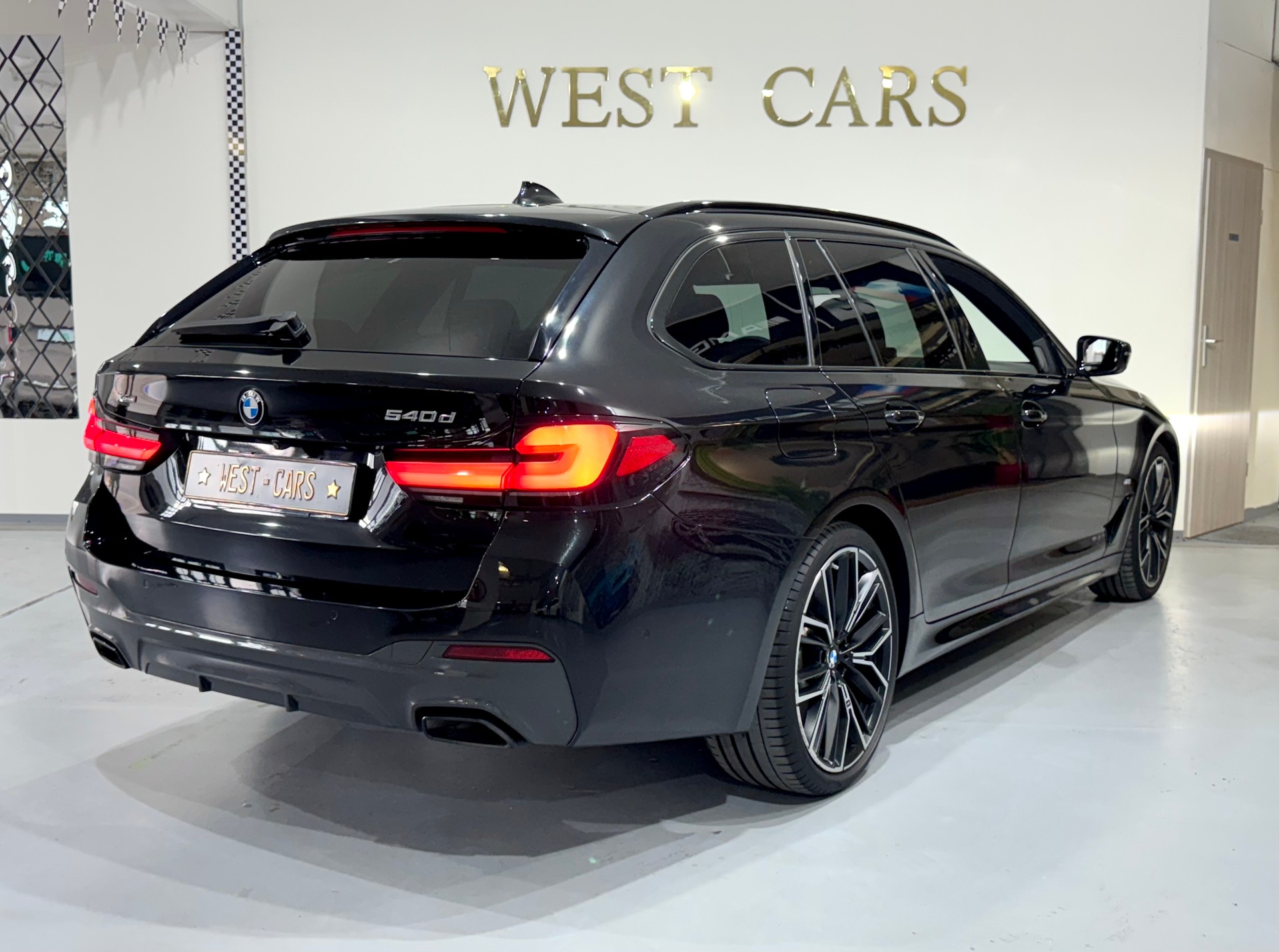 BMW 540d xDrive 48V Touring M Sport Steptronic-image-3